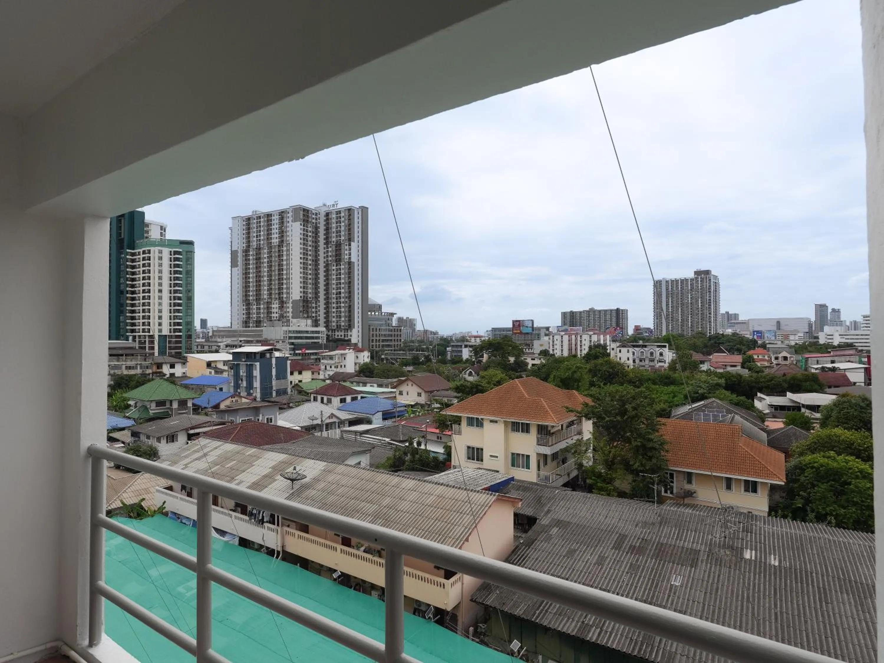 Regent Ngamwongwan Hotel