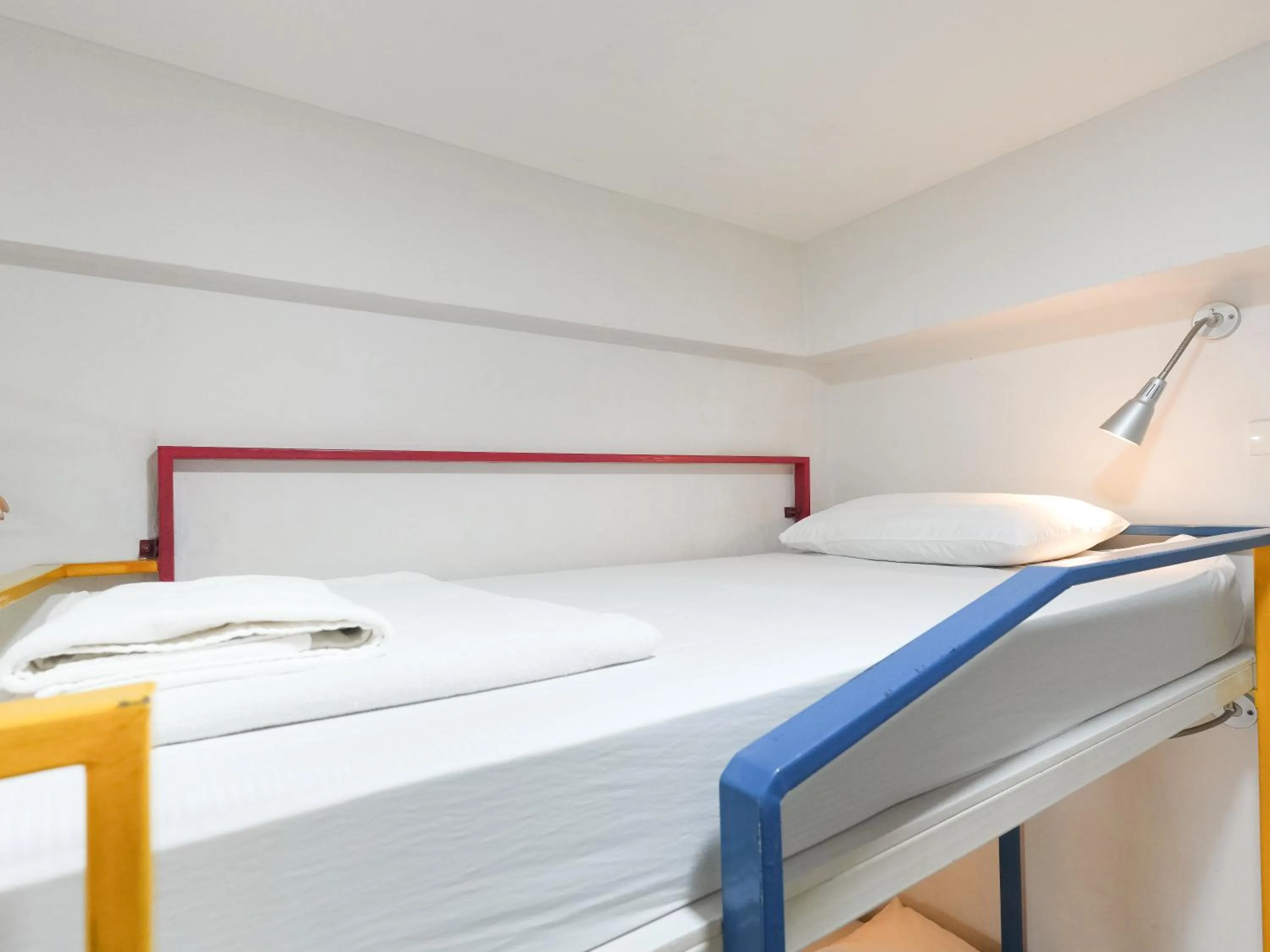 Bed in Regent Ngamwongwan Hotel