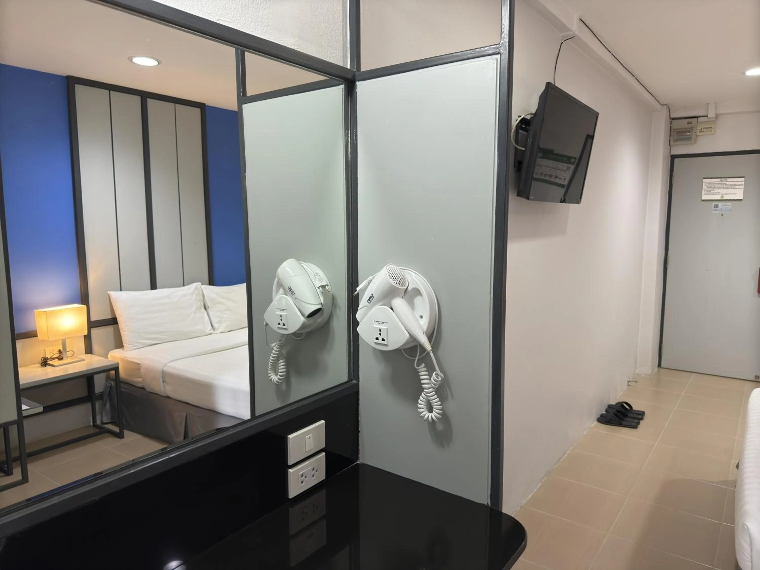 Bed in Regent Ngamwongwan Hotel