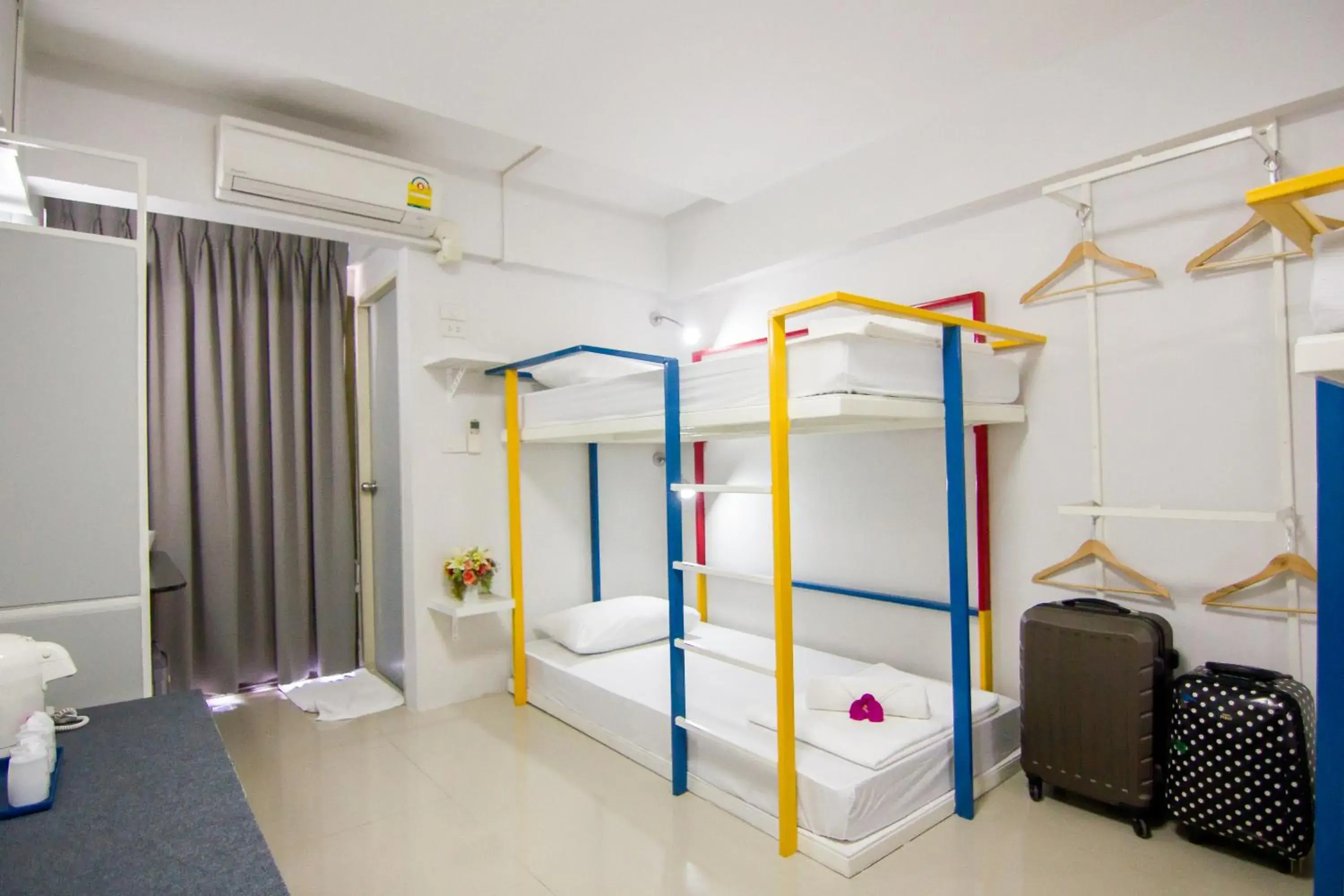 Dormitory Room 2 Bunk Beds (4 Adults) in Regent Ngamwongwan Hotel Dormitory Room 2 Bunk Beds (4 Adults) in Regent Ngamwongwan Hotel