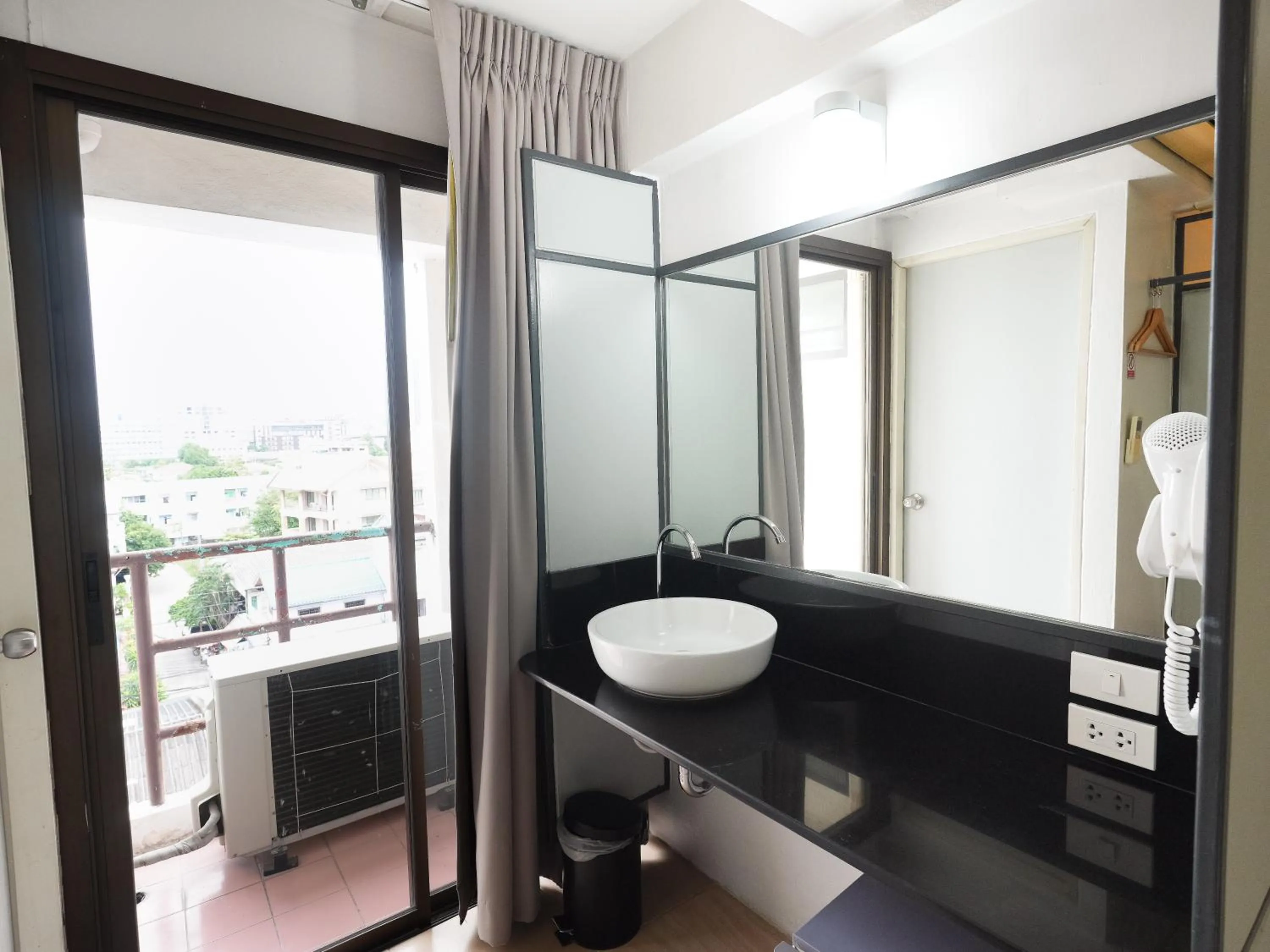 Regent Ngamwongwan Hotel