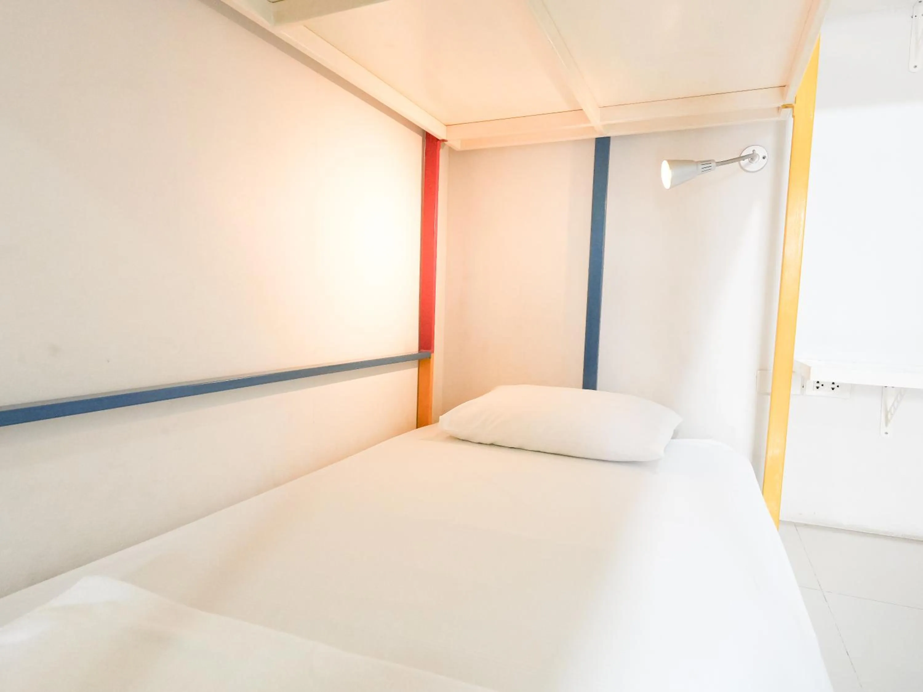 Bed in Regent Ngamwongwan Hotel