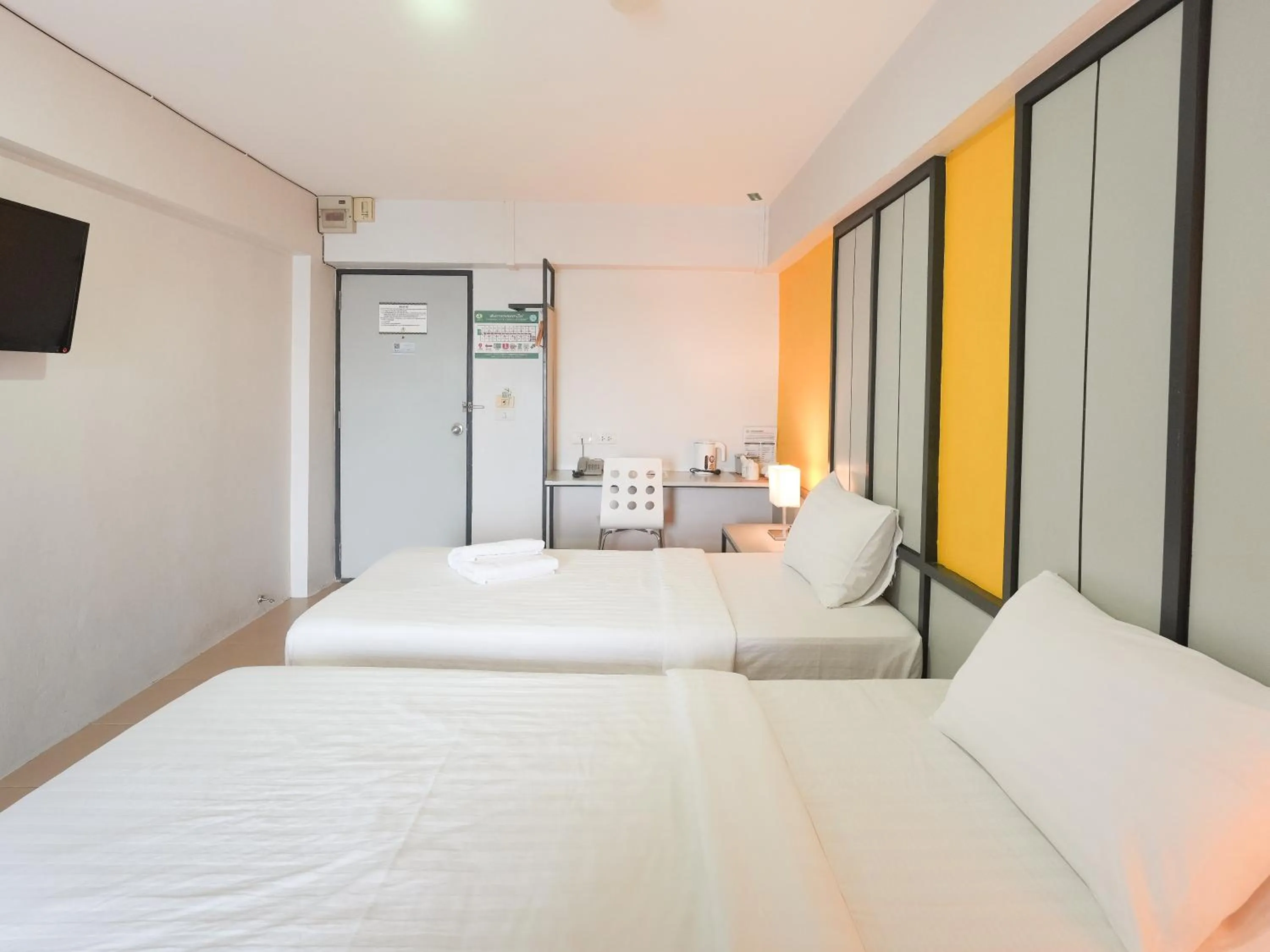 Bed in Regent Ngamwongwan Hotel