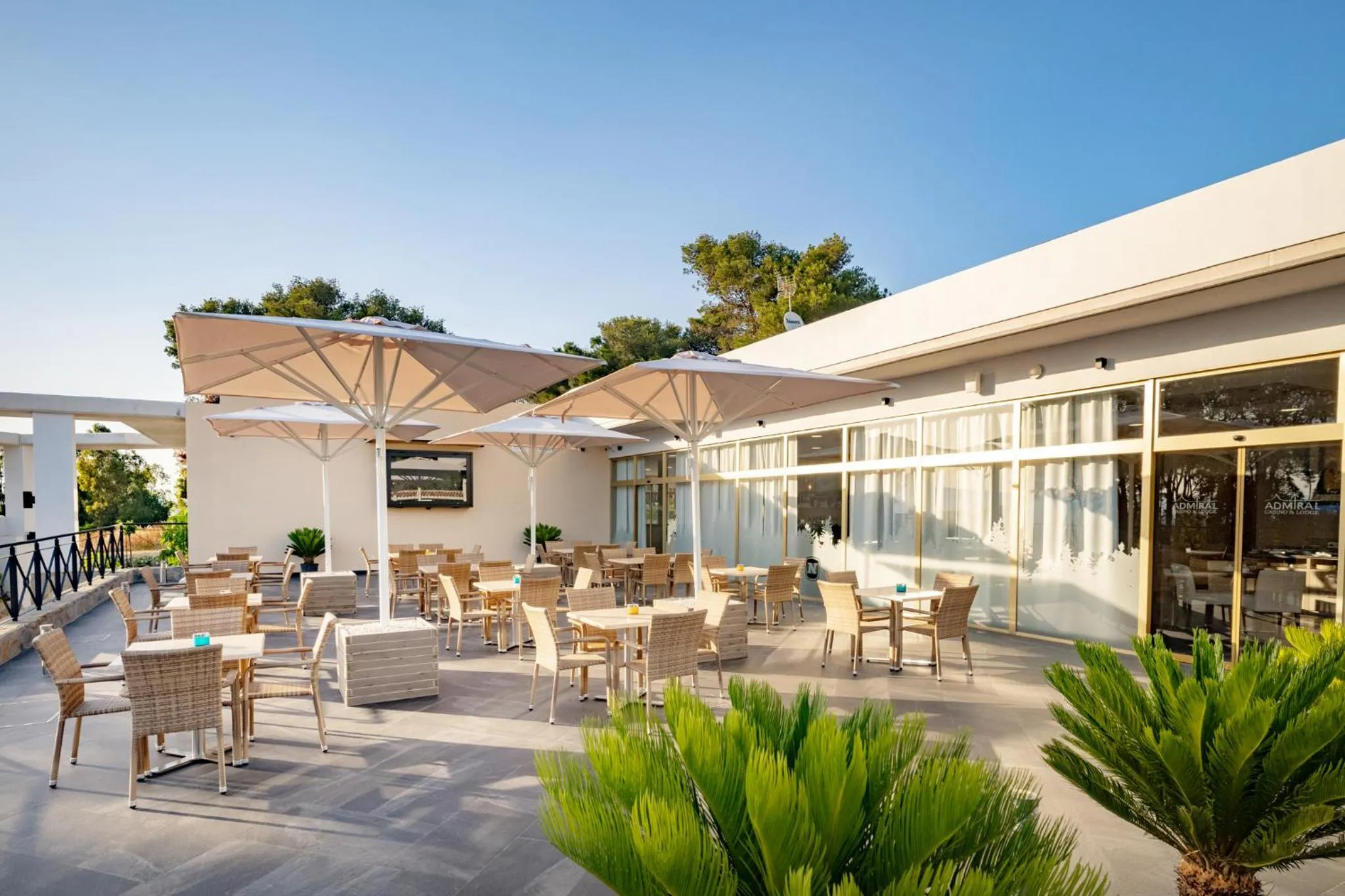 Property building in Hotel Admiral San Roque