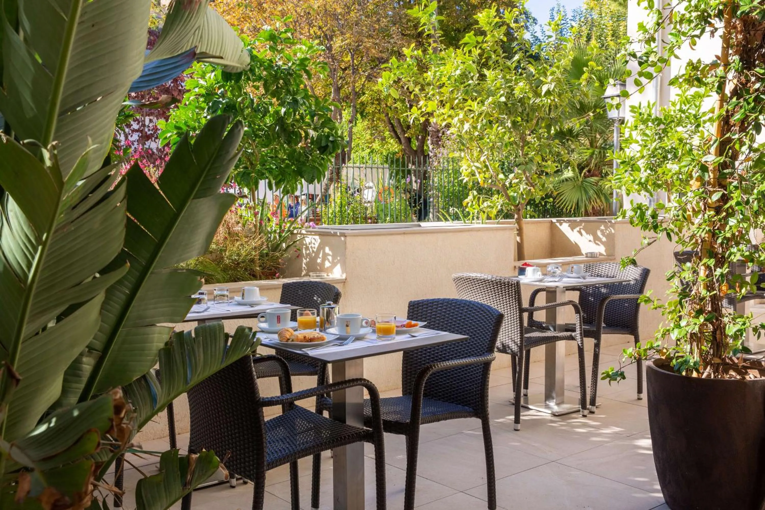 Breakfast in Best Western Hotel & SPA Coeur De Cassis