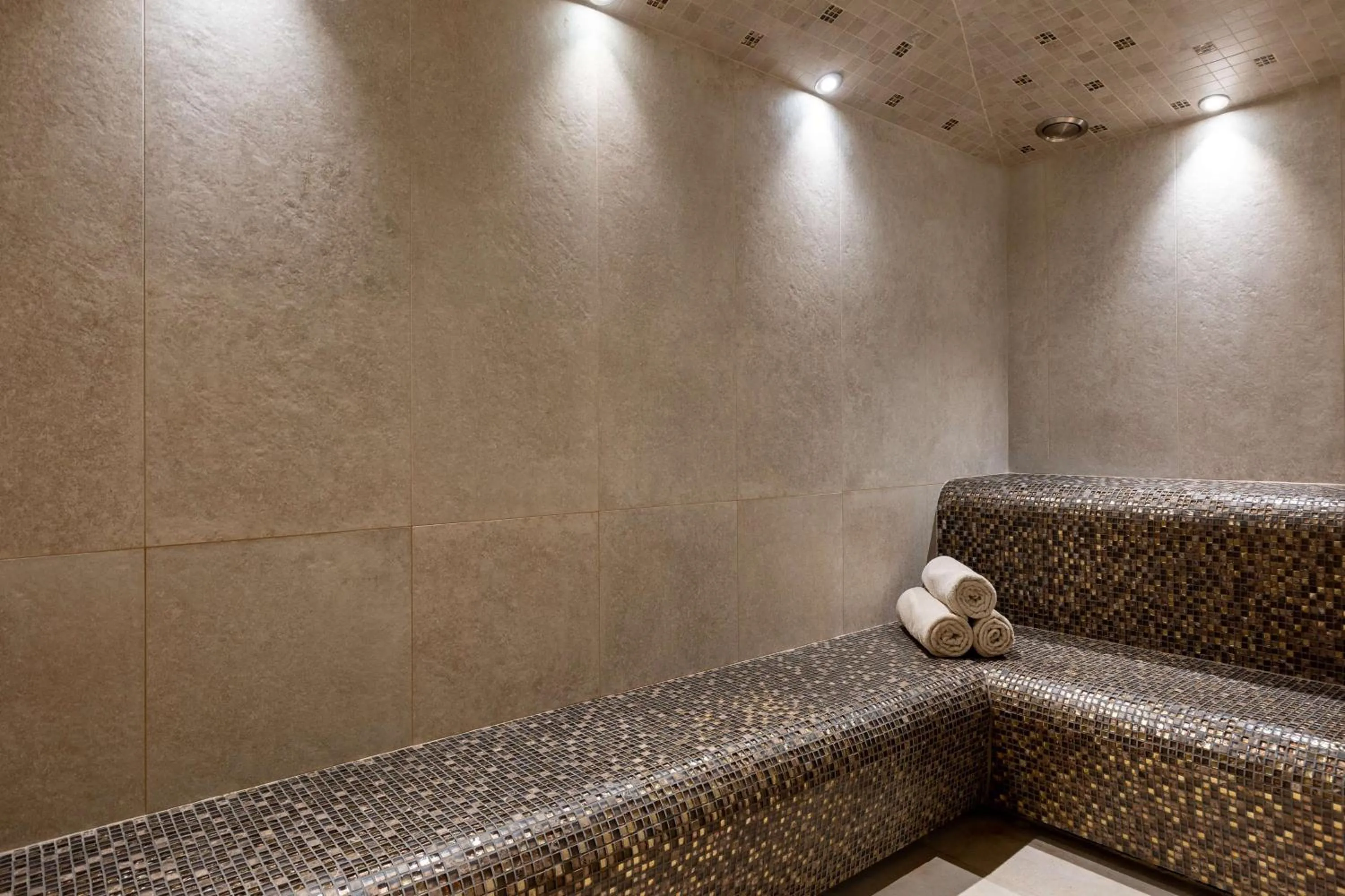 Spa and wellness centre/facilities in Best Western Hotel & SPA Coeur De Cassis