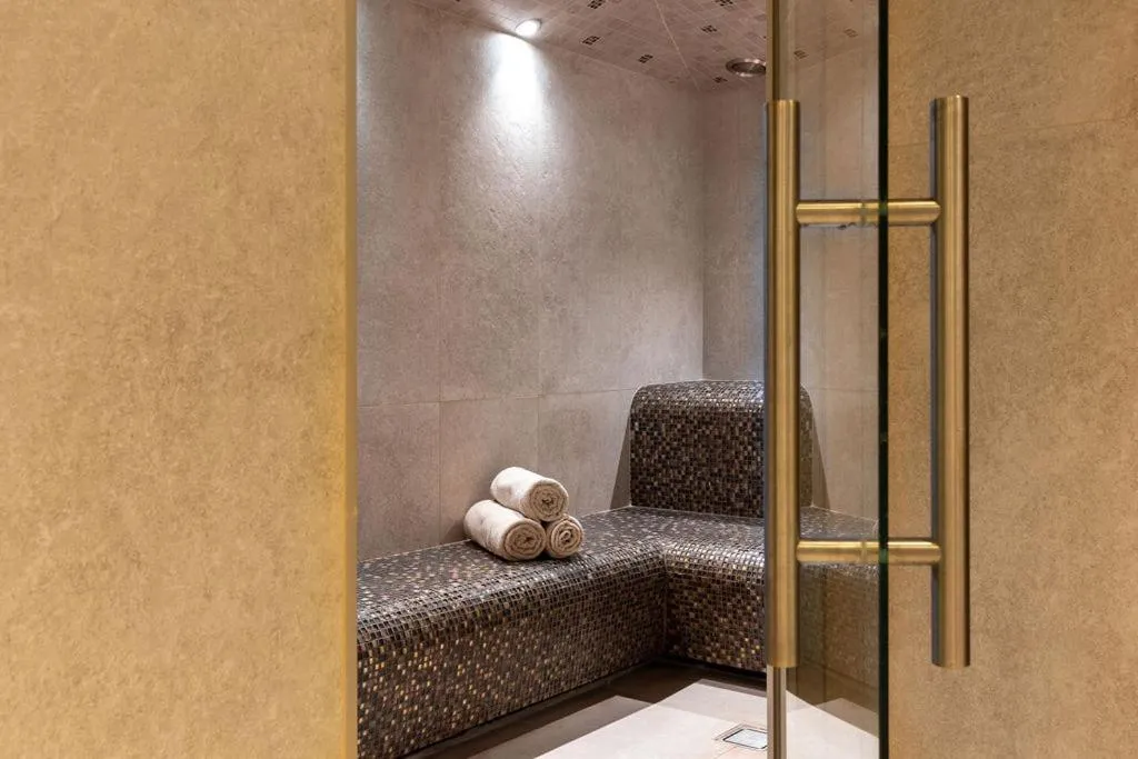 Spa and wellness centre/facilities in Best Western Hotel & SPA Coeur De Cassis