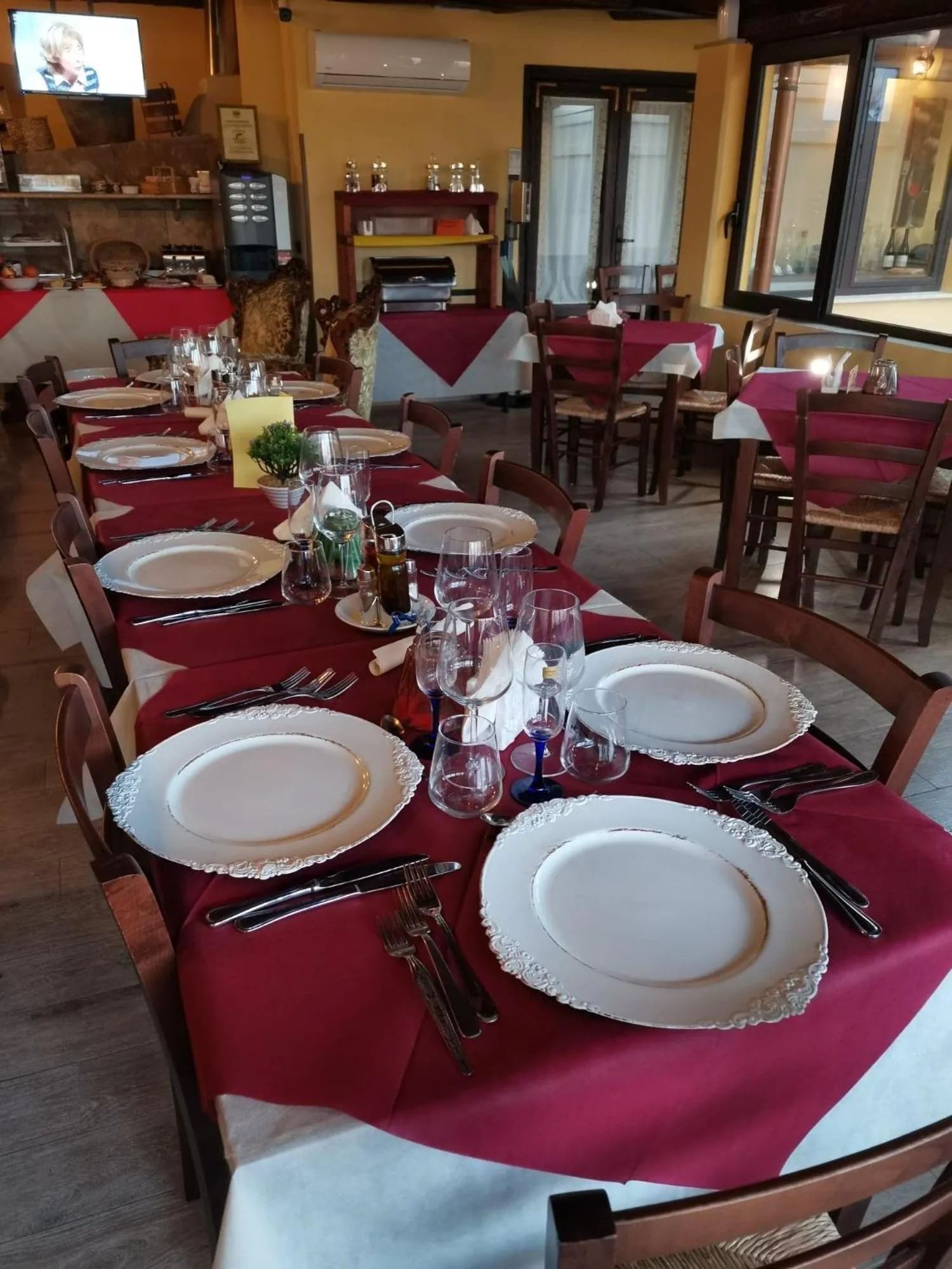 Restaurant/places to eat in Fratelli Clemente Spa and Hotel