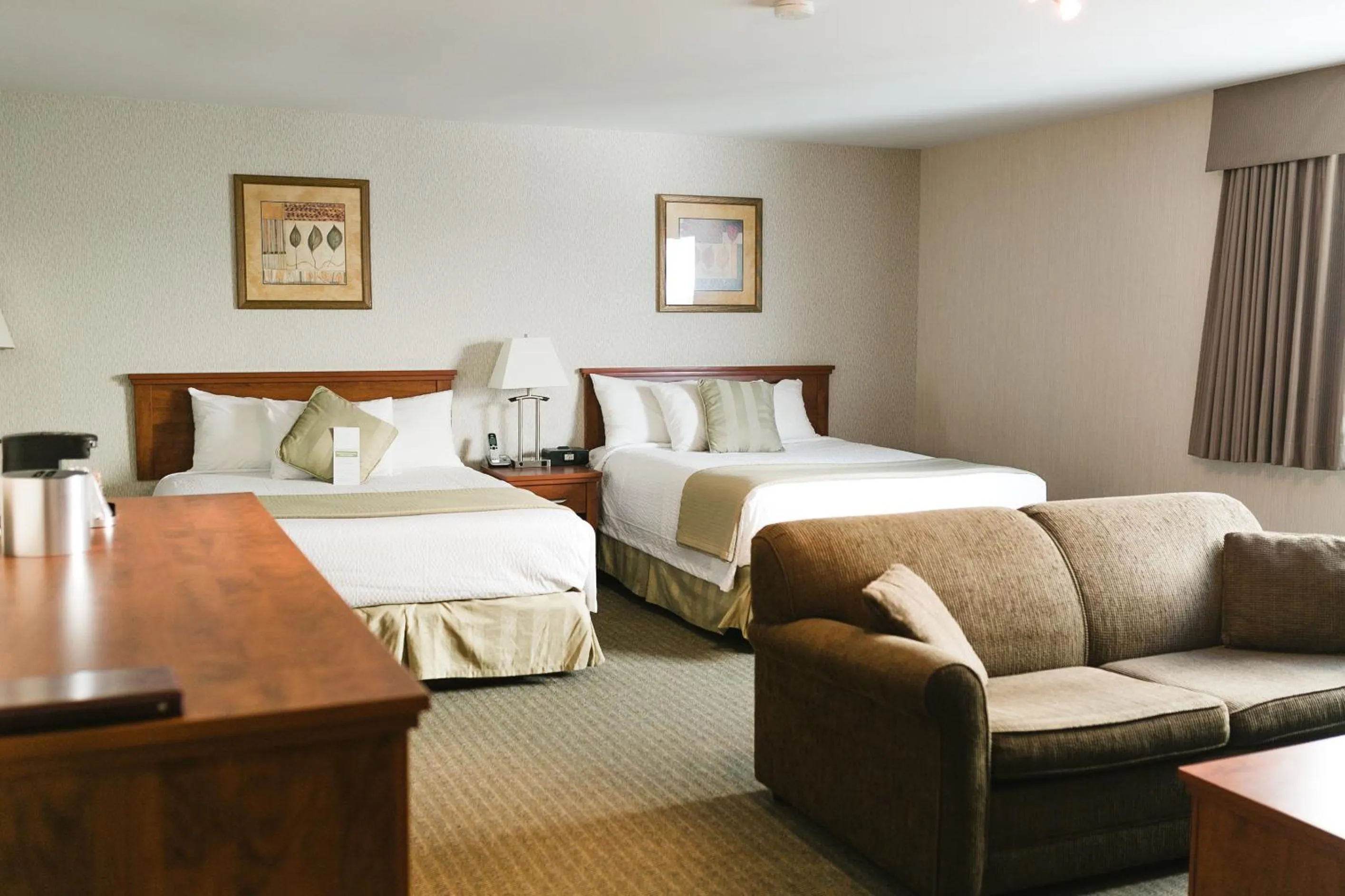 Photo of the whole room, Bed in Victoria Inn Flin Flon