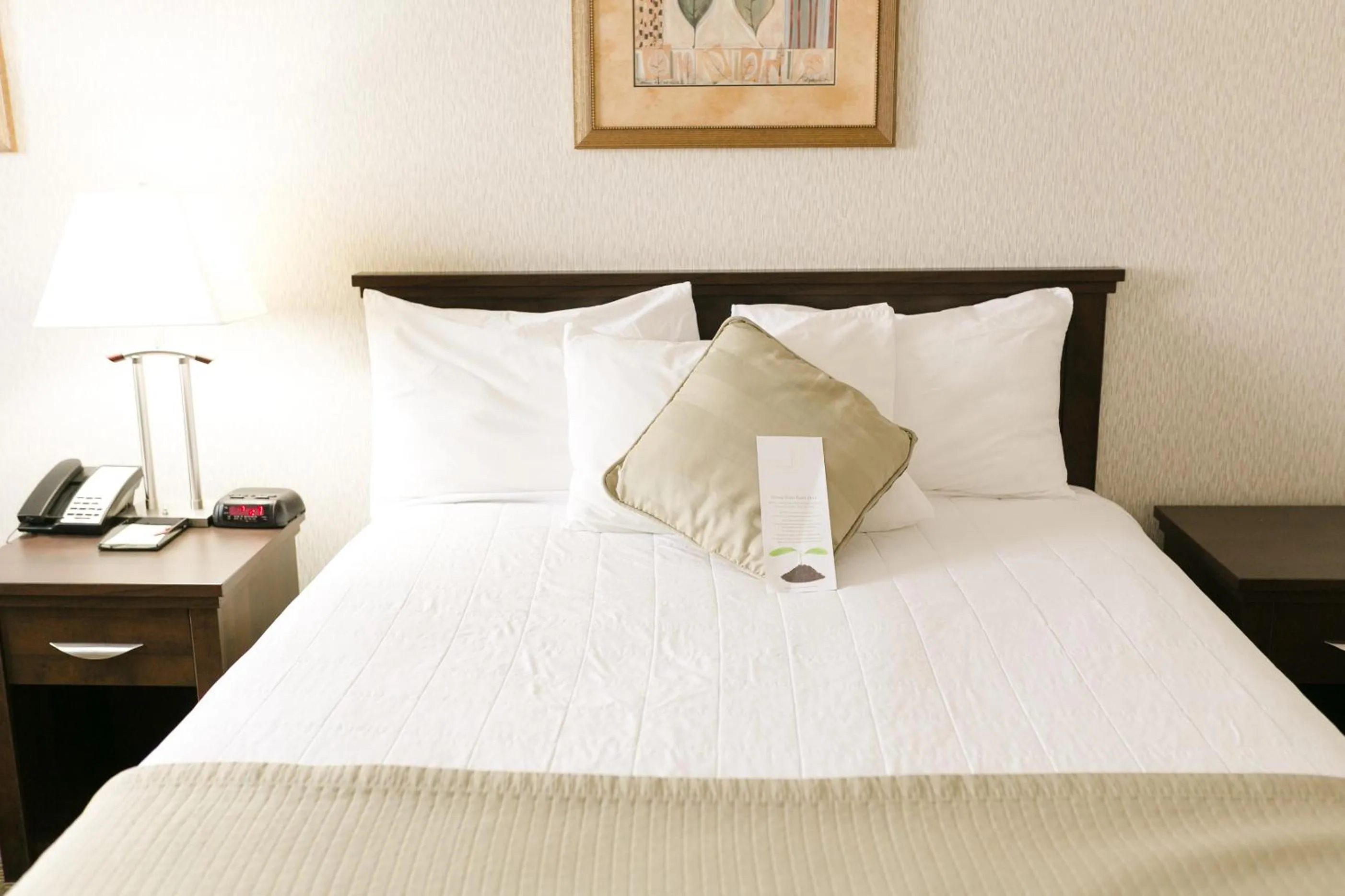 Bedroom, Bed in Victoria Inn Flin Flon