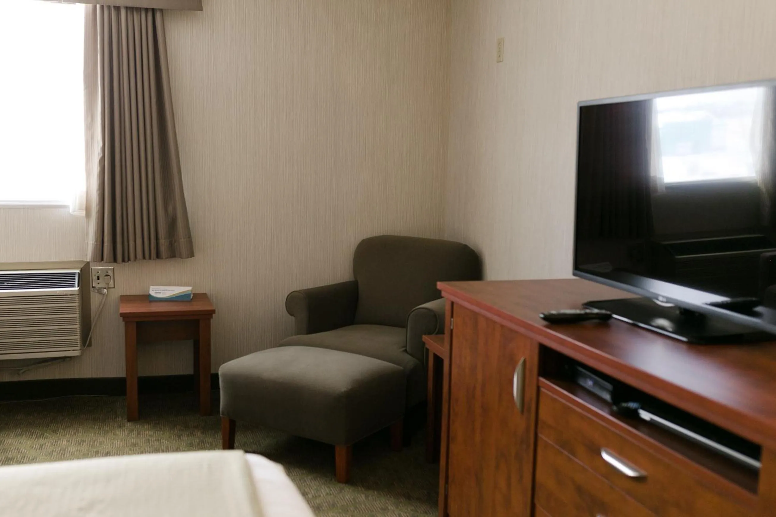 Living room in Victoria Inn Flin Flon