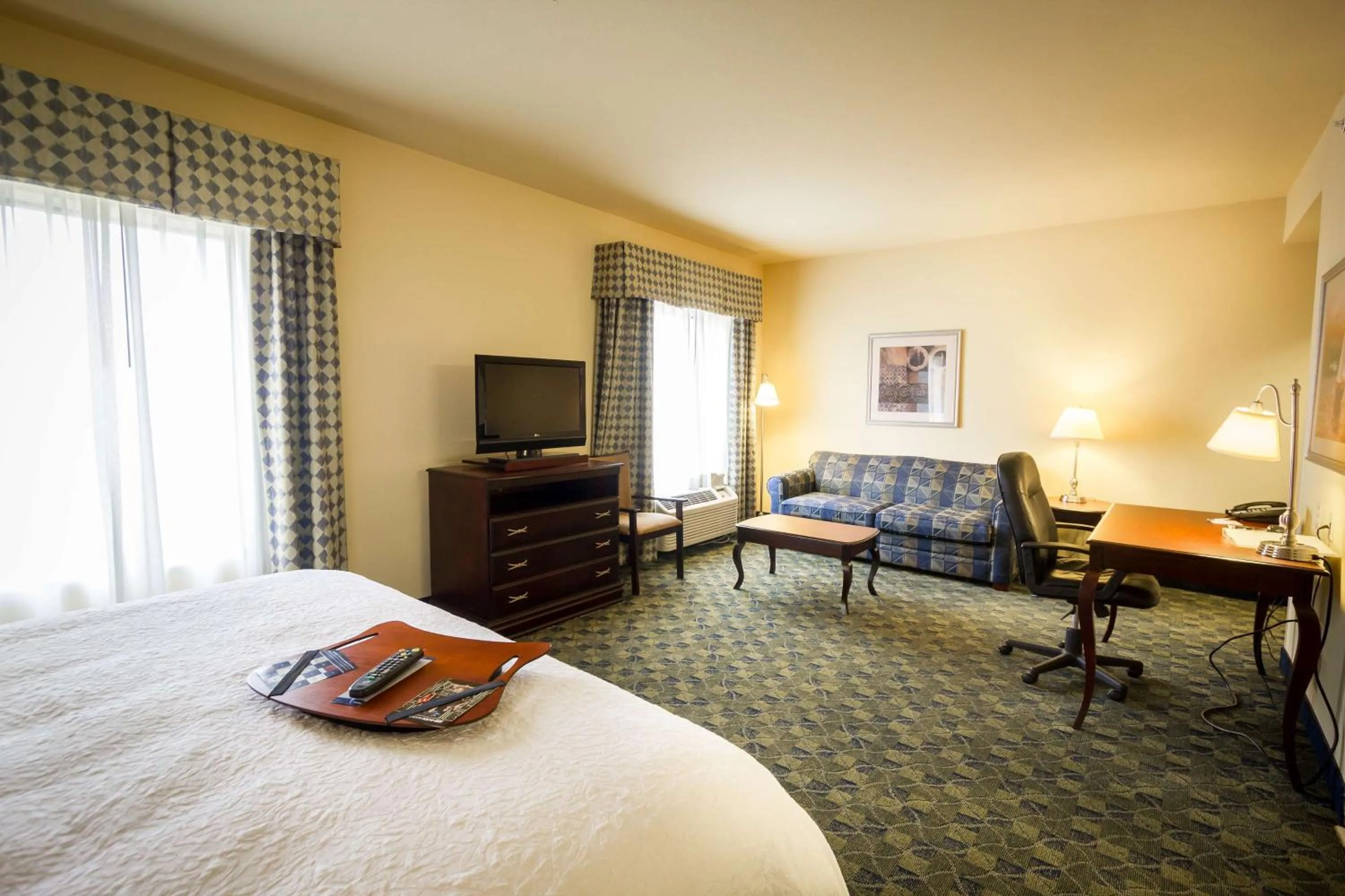 Bedroom, Bed in Hampton Inn & Suites Natchez