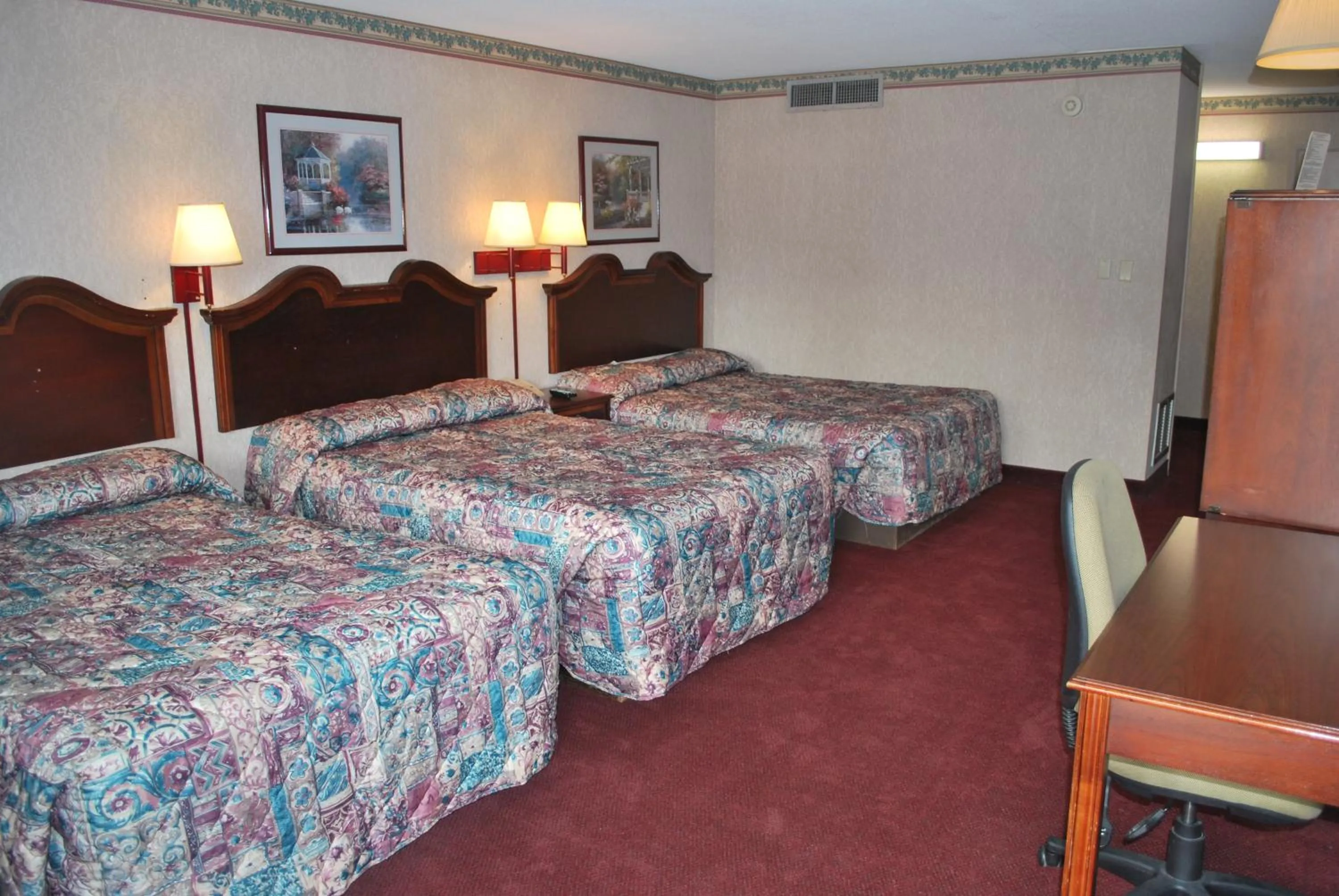 Bedroom, Bed in Best Motel Lakeland