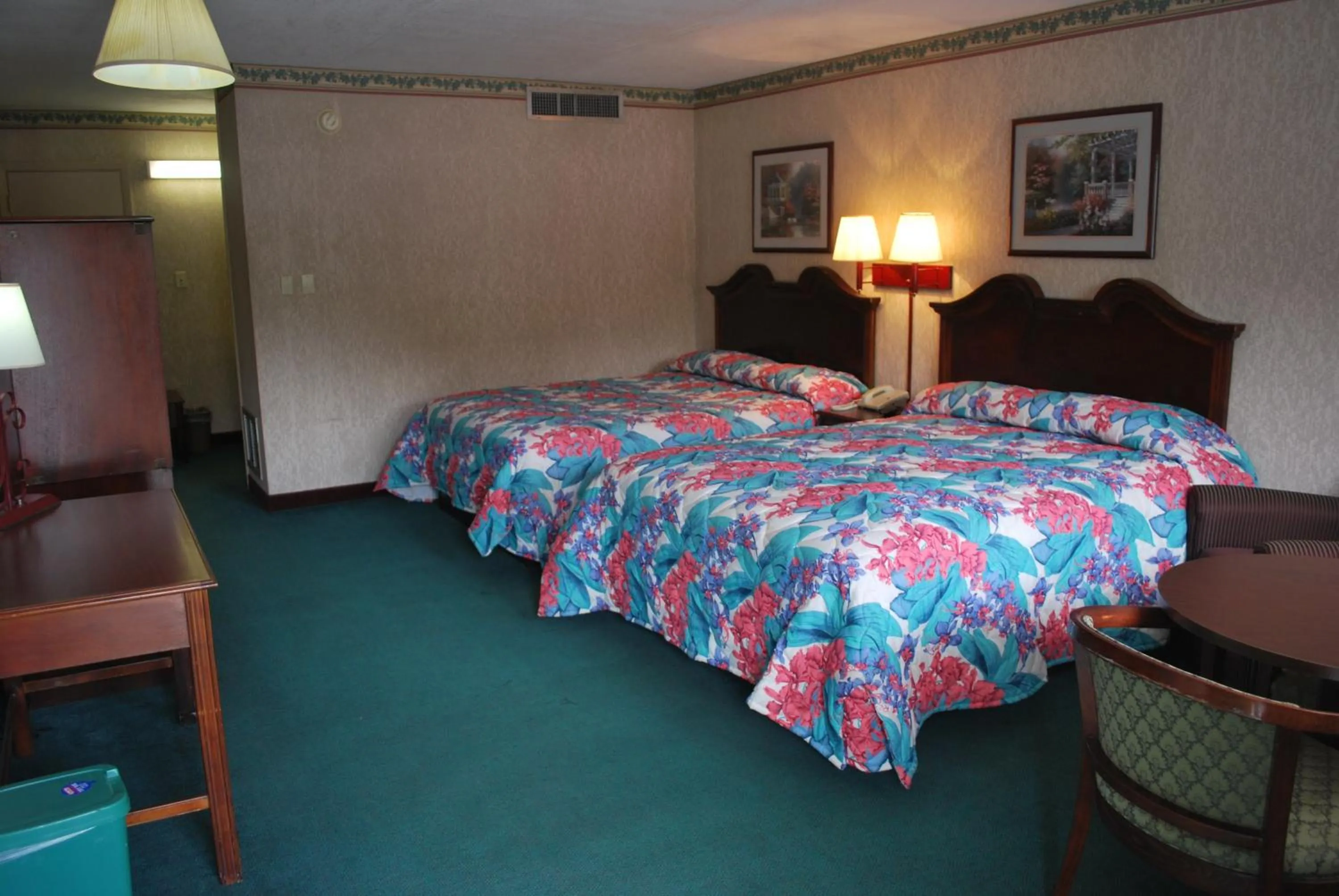 Bedroom, Bed in Best Motel Lakeland