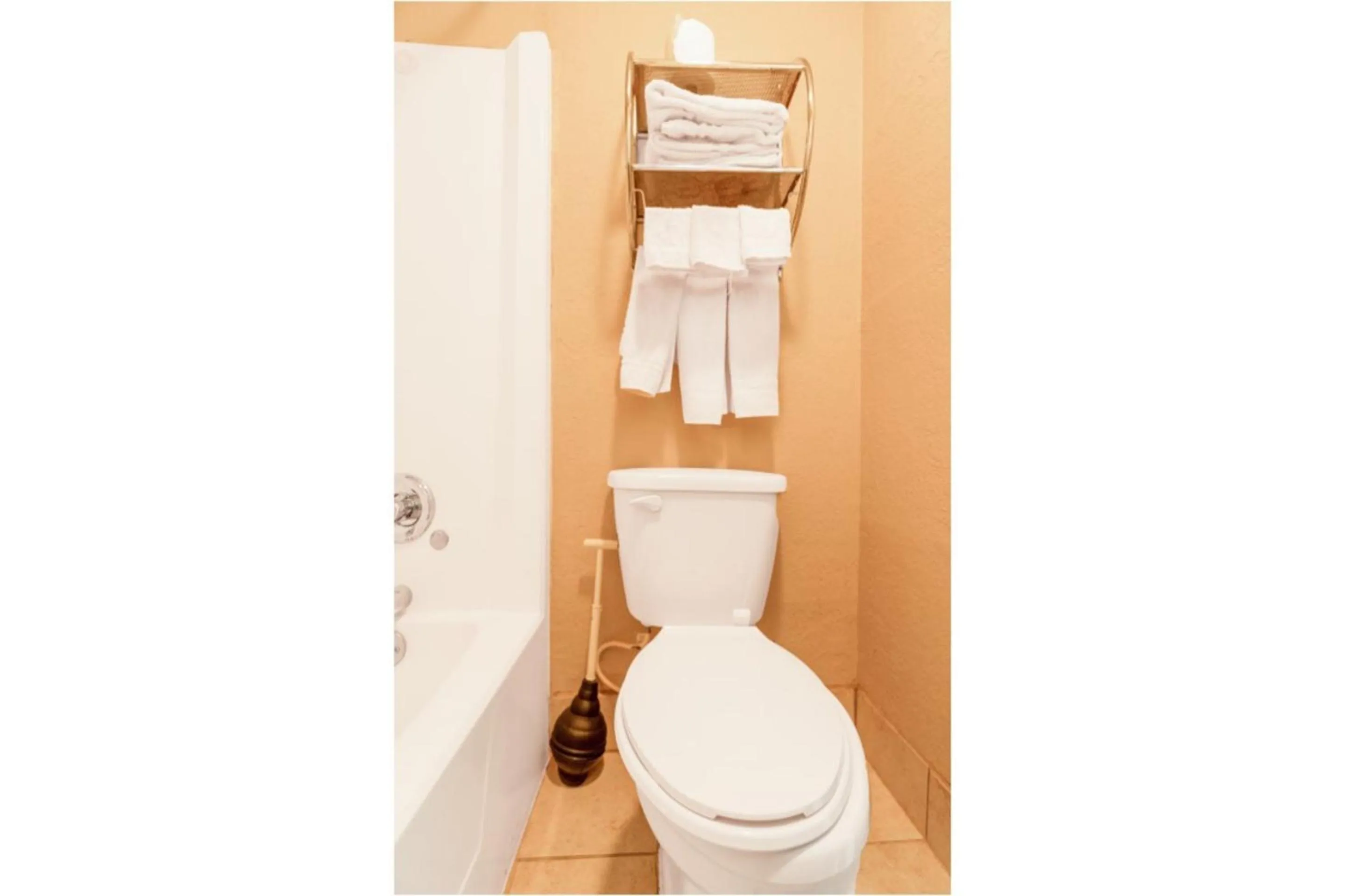 Bathroom in Stamford Inn By OYO