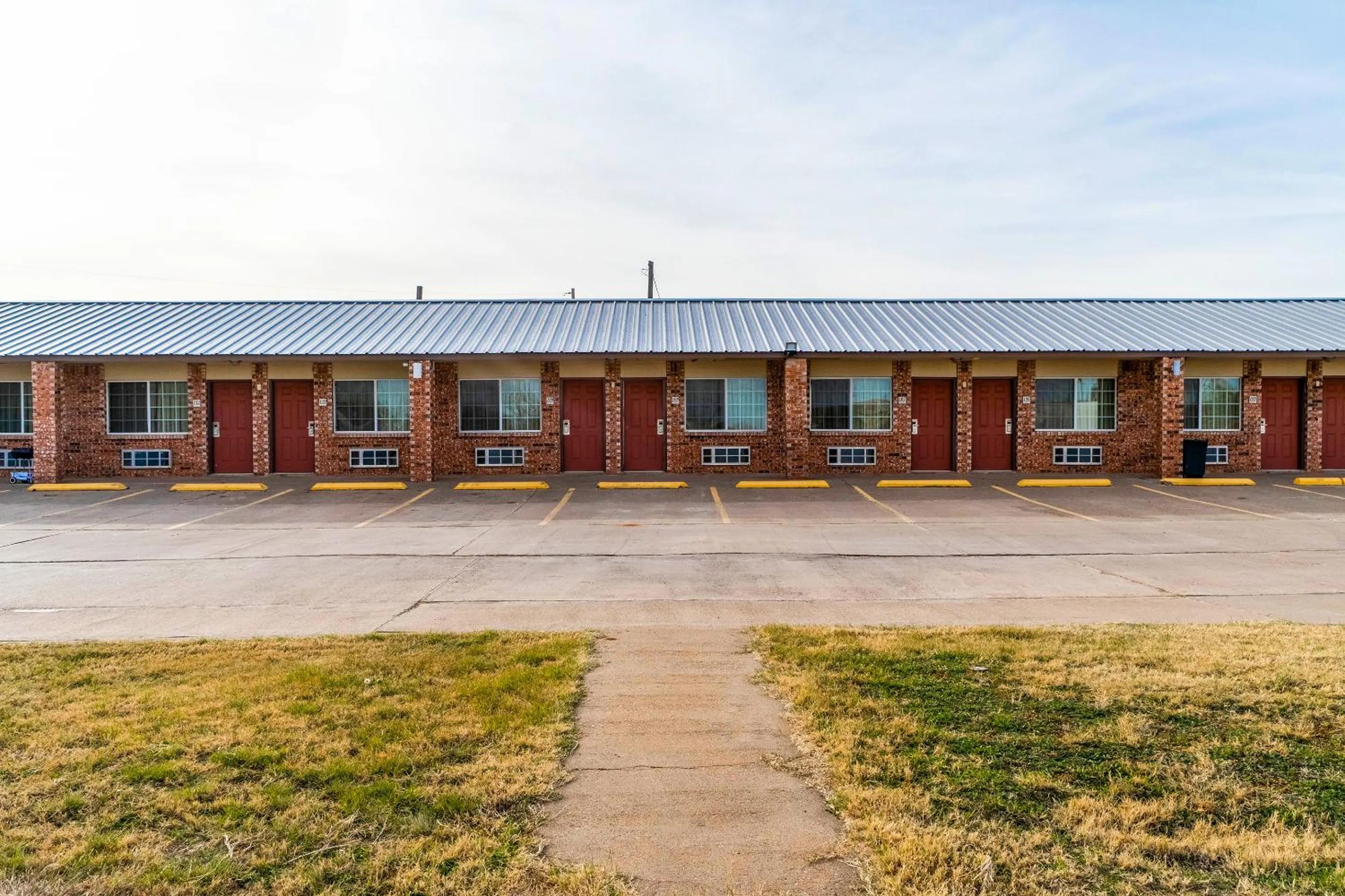 Facade/entrance in Stamford Inn By OYO