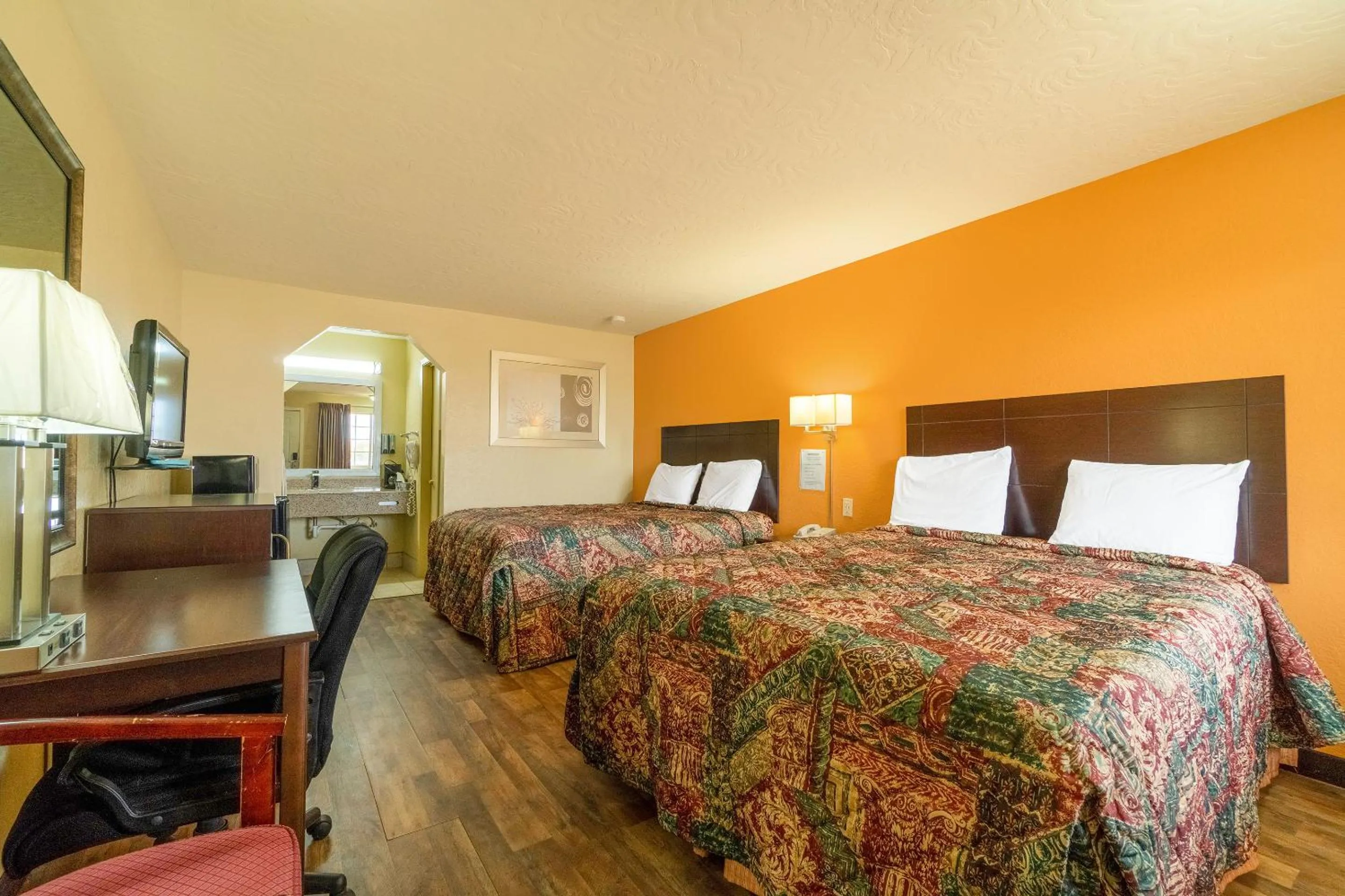 Bedroom in Stamford Inn By OYO