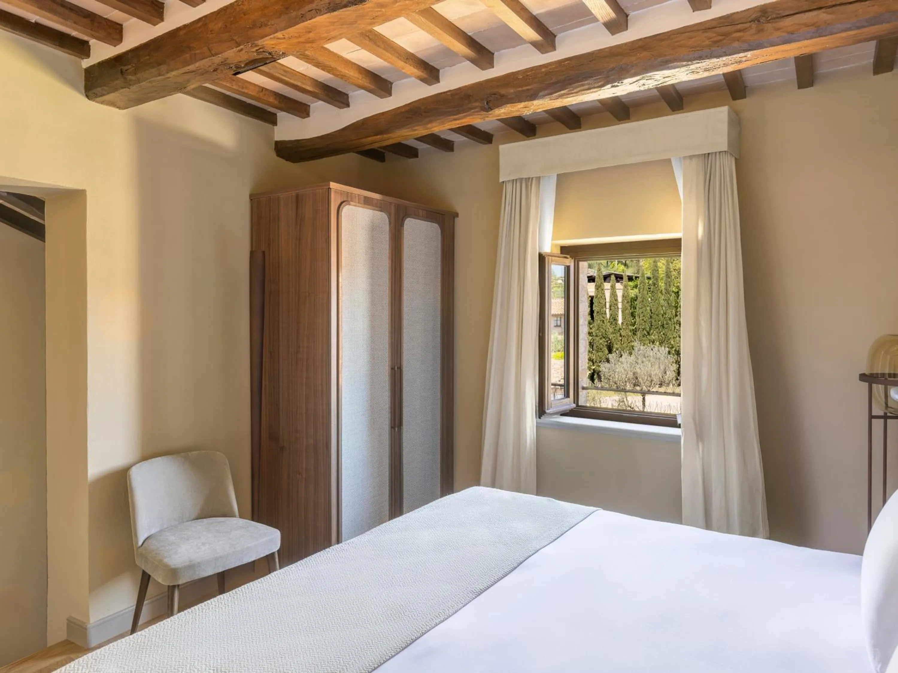 View (from property/room), Bed in Borgo Dei Conti Resort Relais & Chateaux