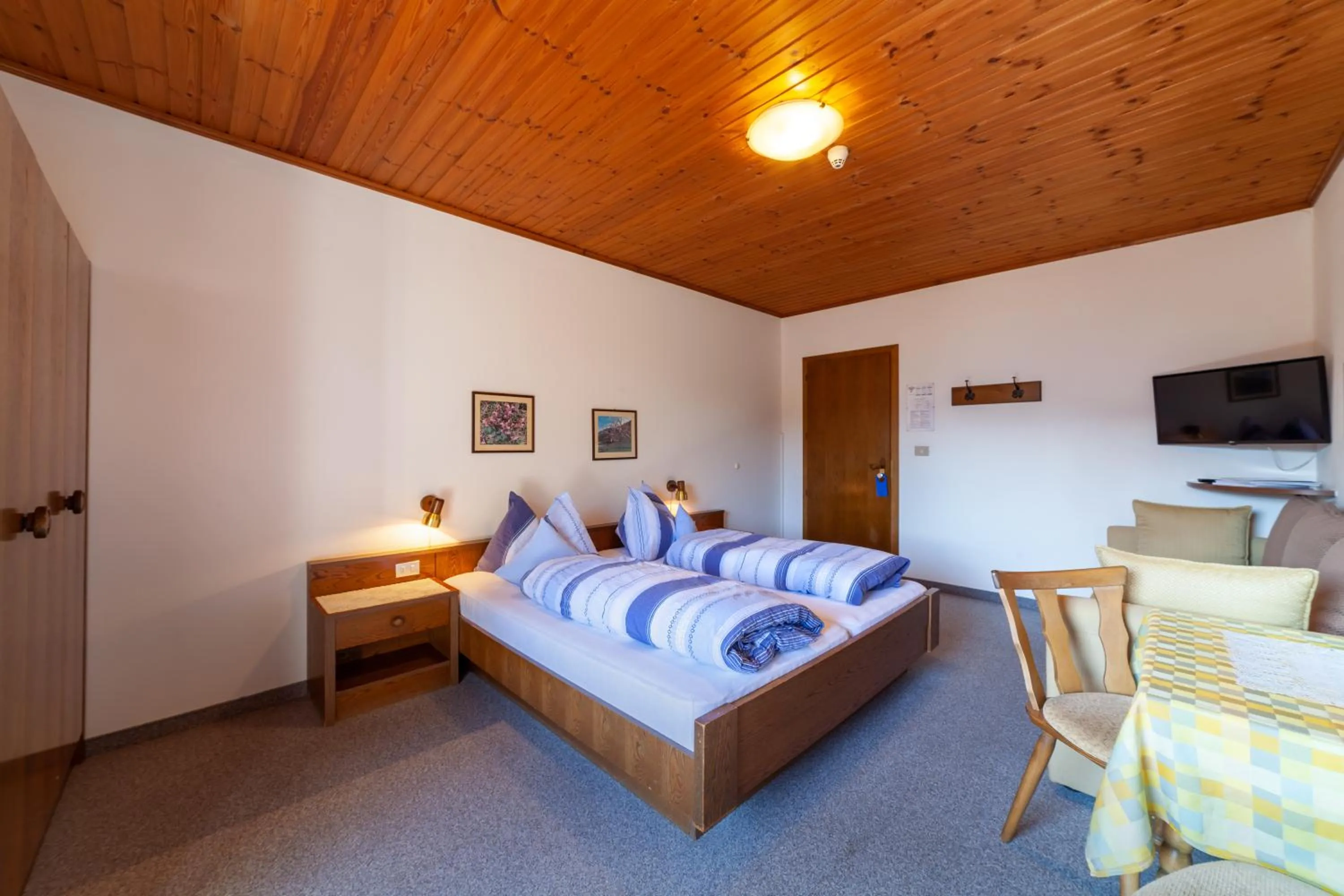 Photo of the whole room, Bed in Pension Kofler