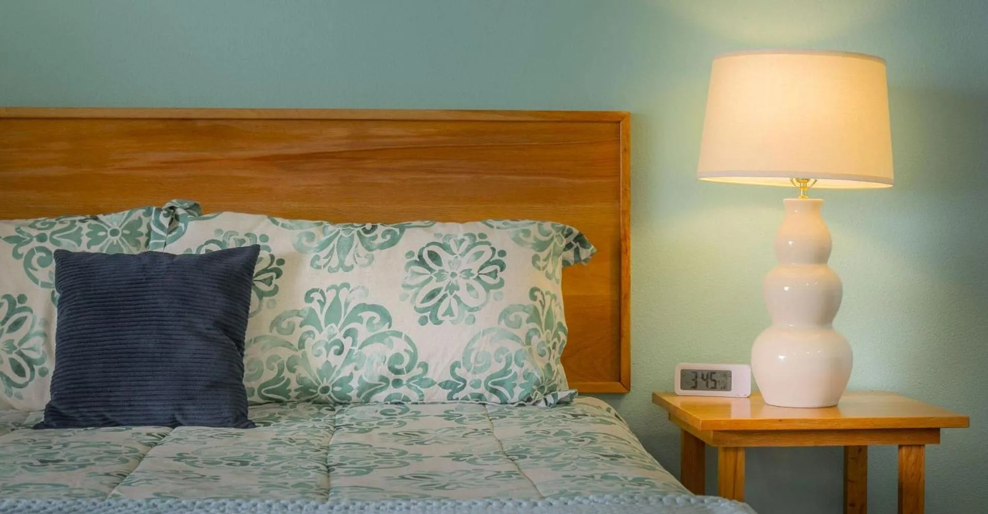 Bed in Inn of the Lost Coast