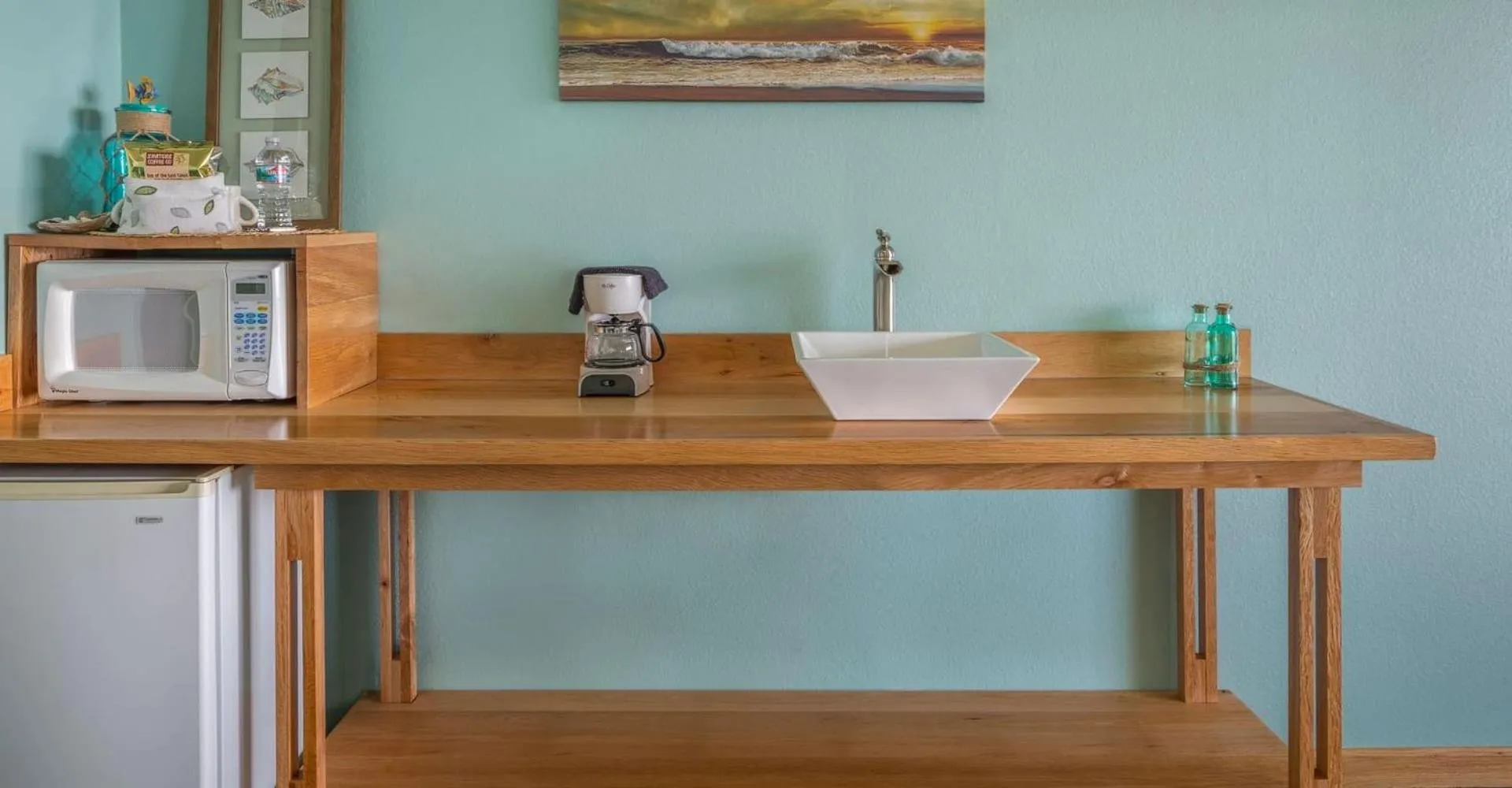 Coffee/tea facilities in Inn of the Lost Coast