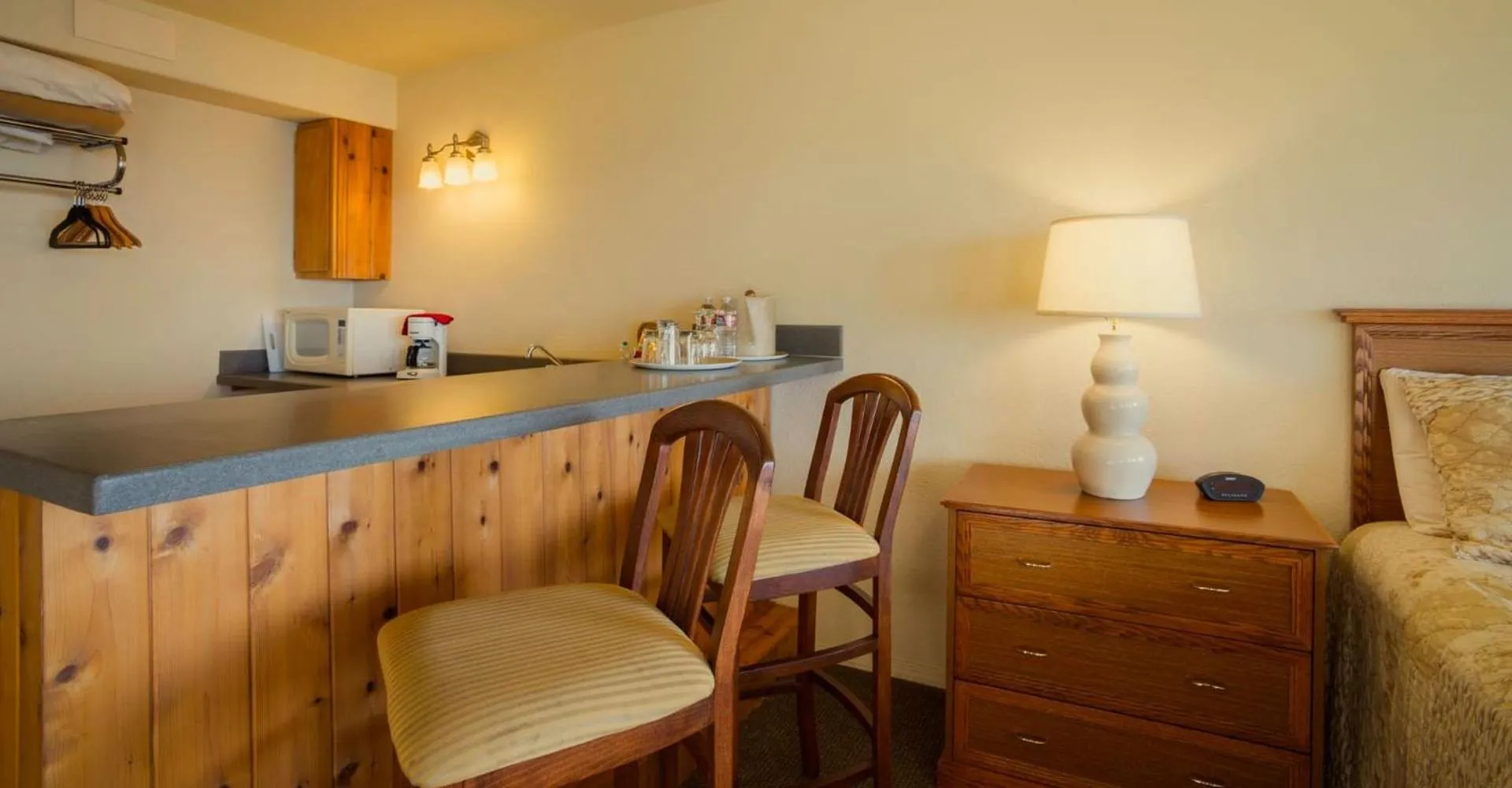 Coffee/tea facilities in Inn of the Lost Coast