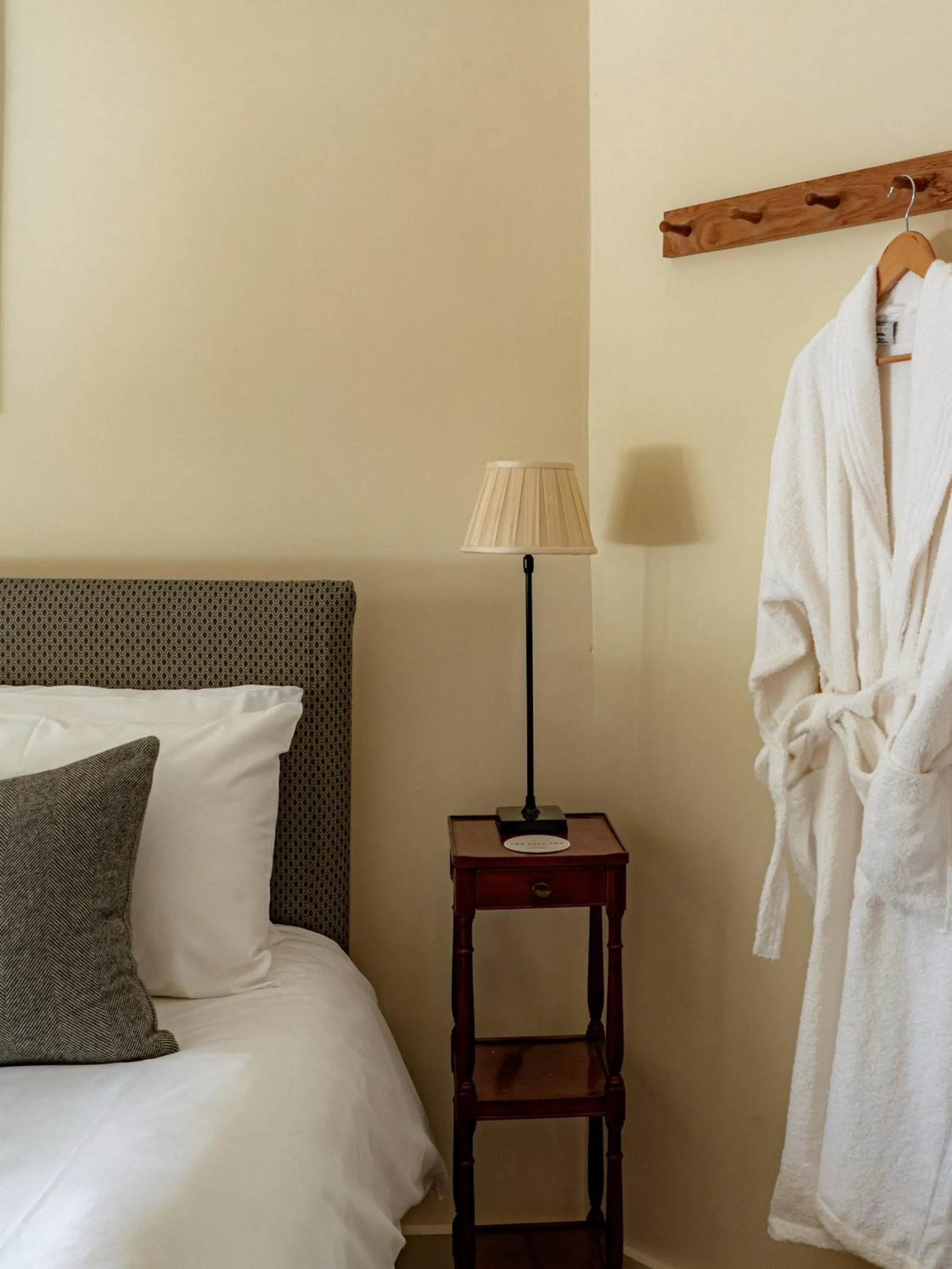 Bedroom, Bed in The Bell Inn