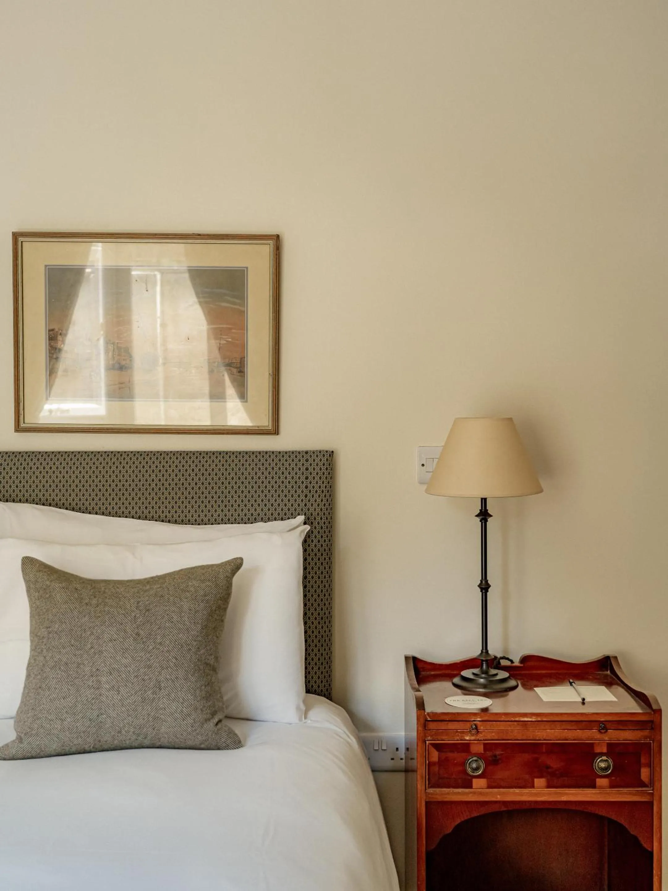 Bedroom, Bed in The Bell Inn