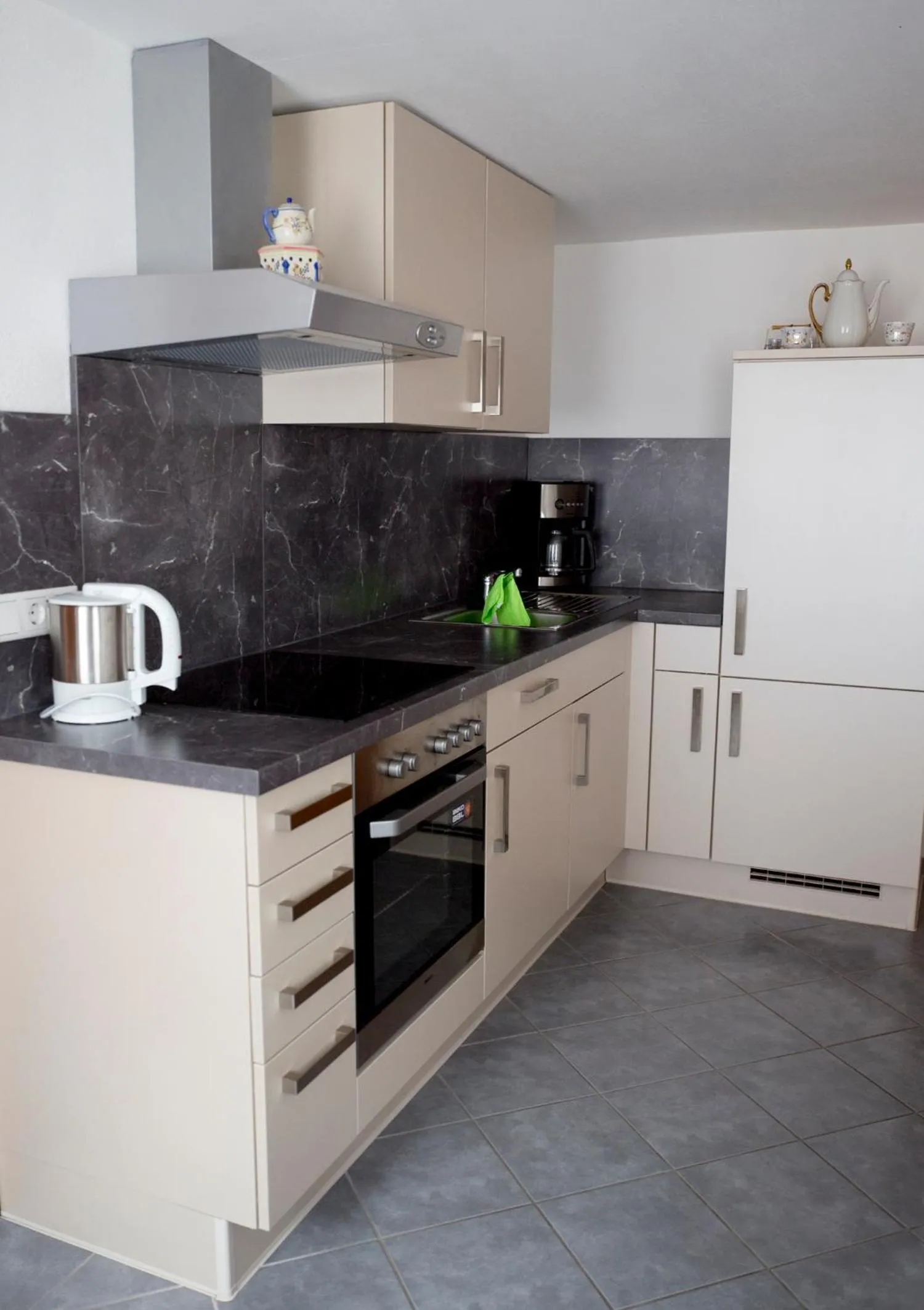 Kitchen or kitchenette in Hotel Garni Goldene Traube