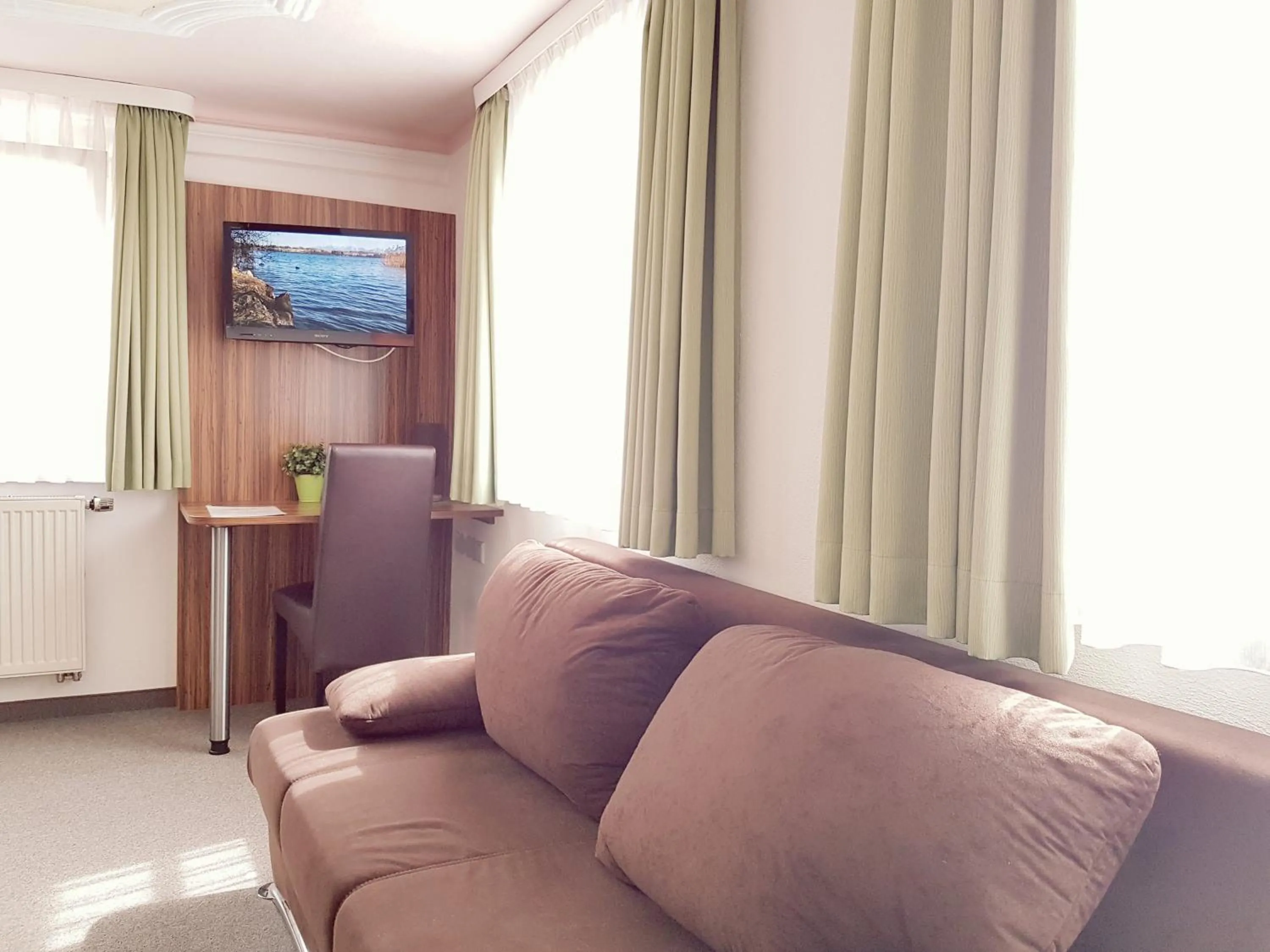 Photo of the whole room in Hotel Garni Goldene Traube