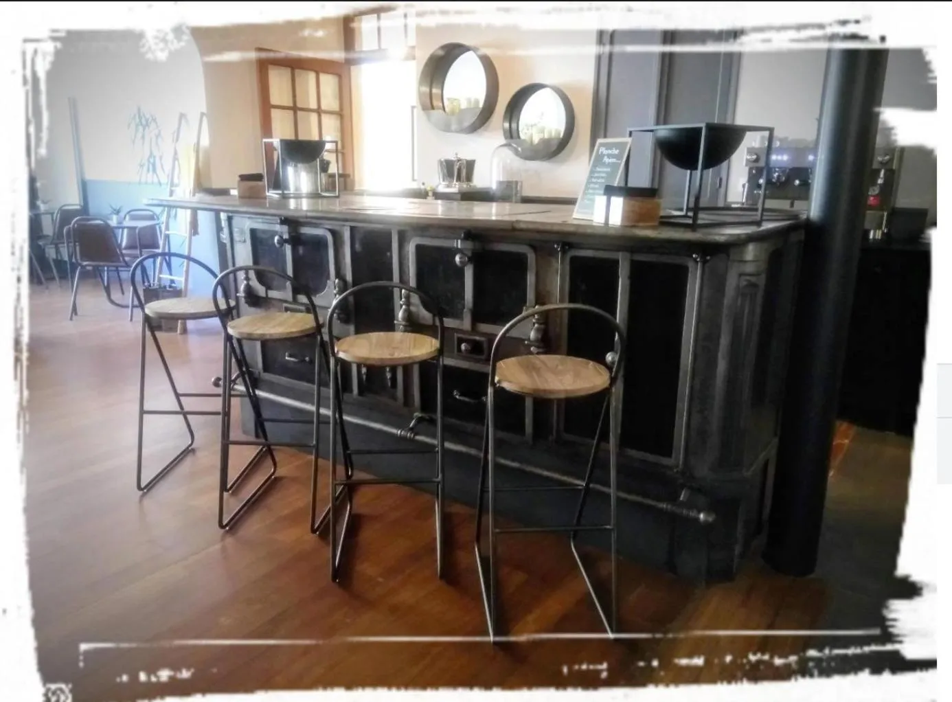 Decorative detail in L'Instant Sévigné