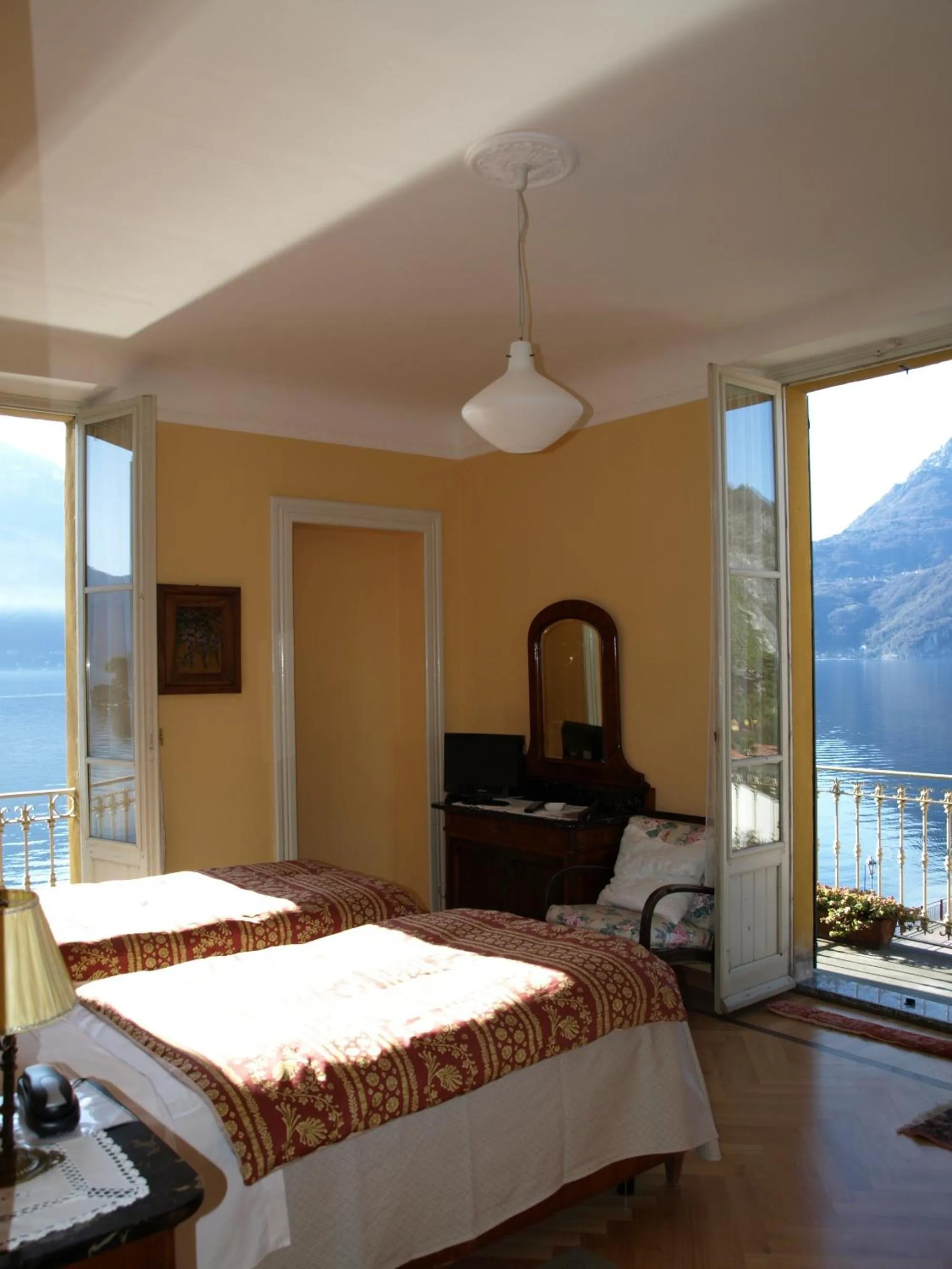 View (from property/room), Bed in Hotel Olivedo