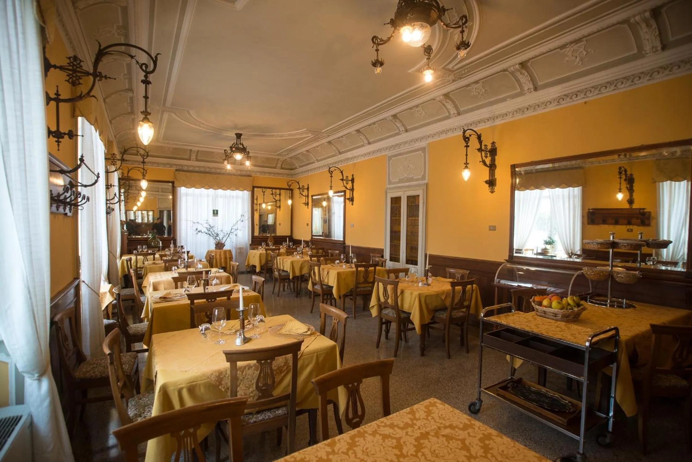 Restaurant/places to eat in Hotel Olivedo