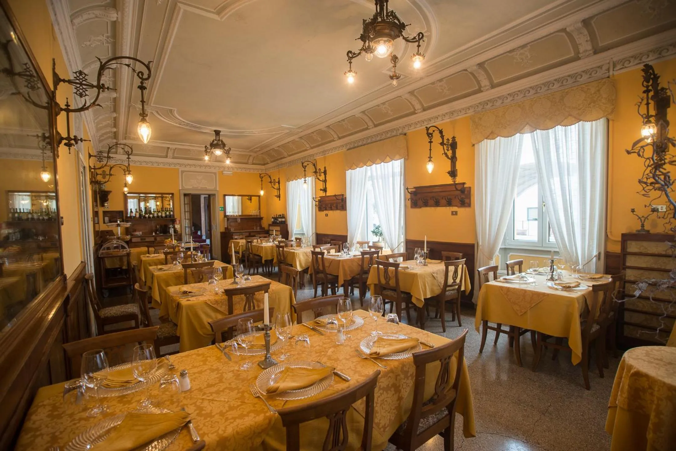 Restaurant/places to eat in Hotel Olivedo