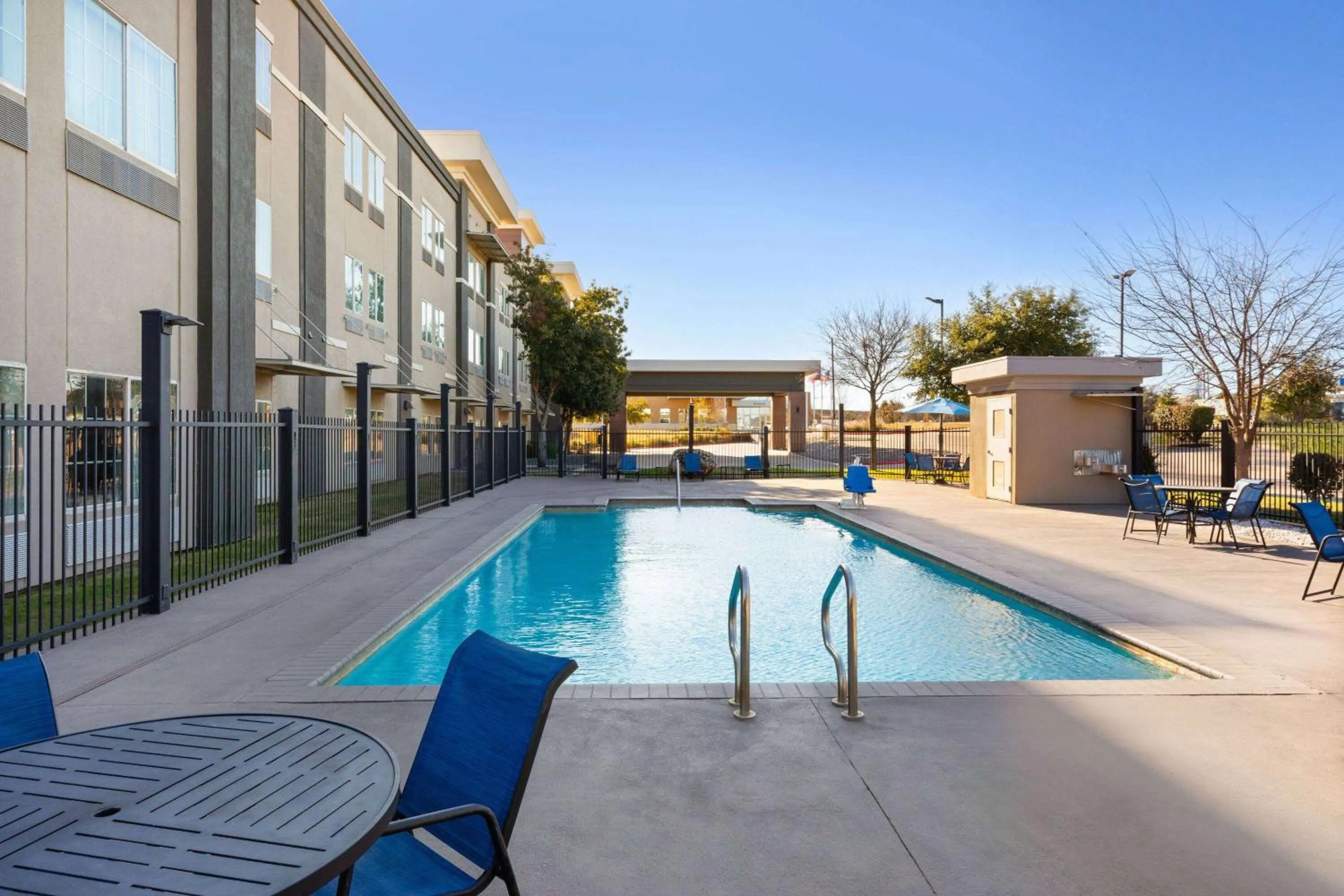 Swimming pool in La Quinta by Wyndham Austin NW/Lakeline Mall