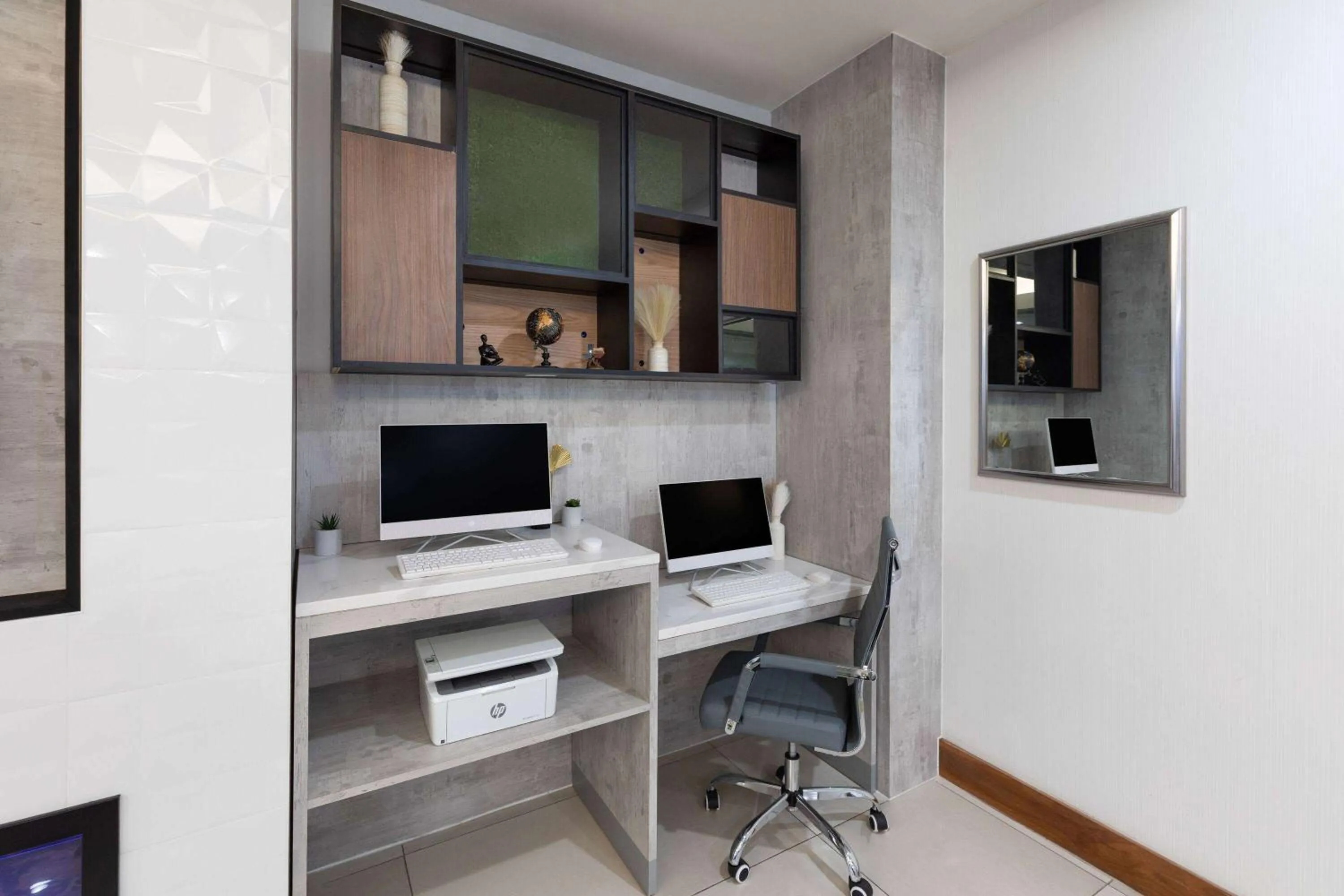 Business facilities in La Quinta by Wyndham Austin NW/Lakeline Mall