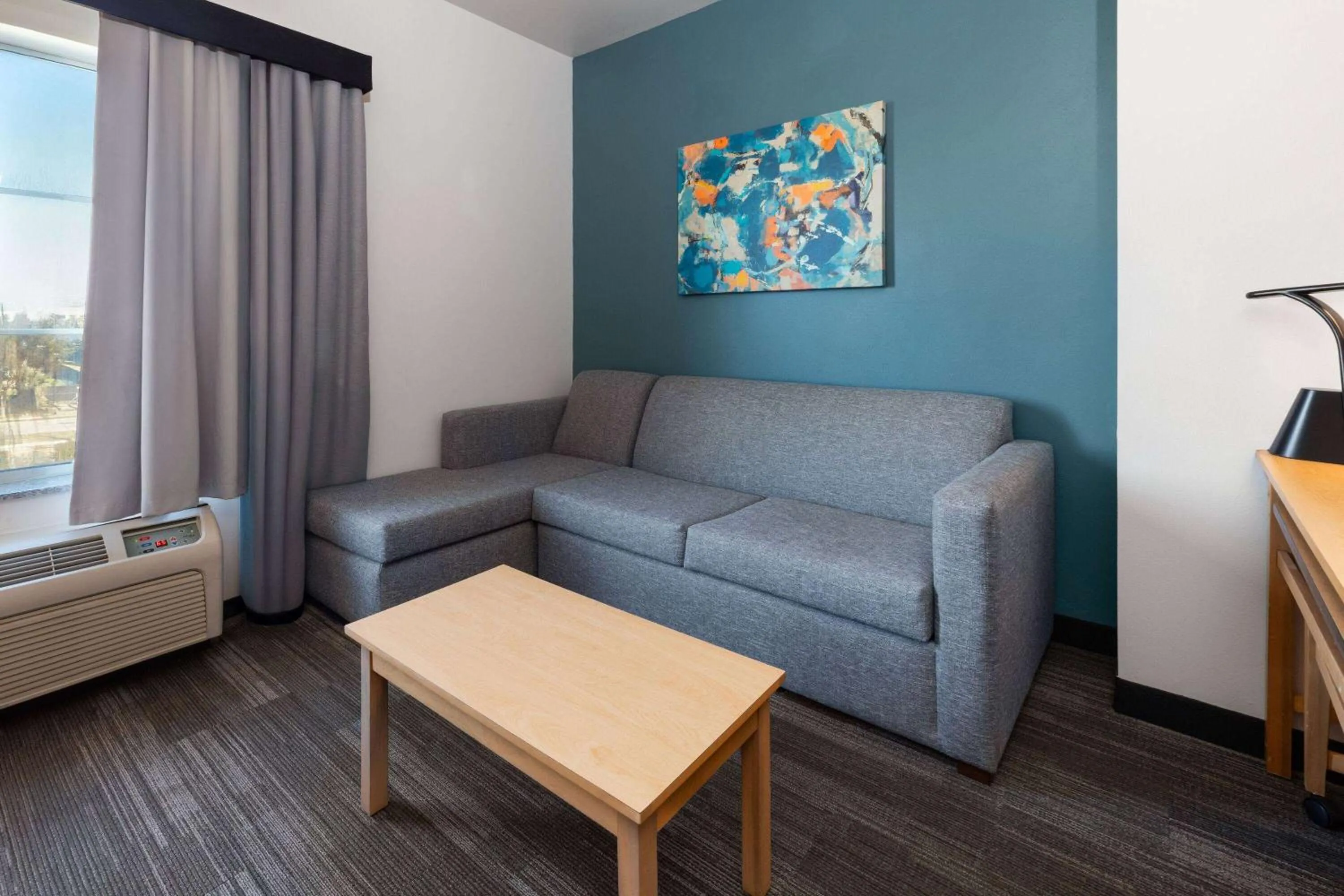 Photo of the whole room in La Quinta by Wyndham Austin NW/Lakeline Mall