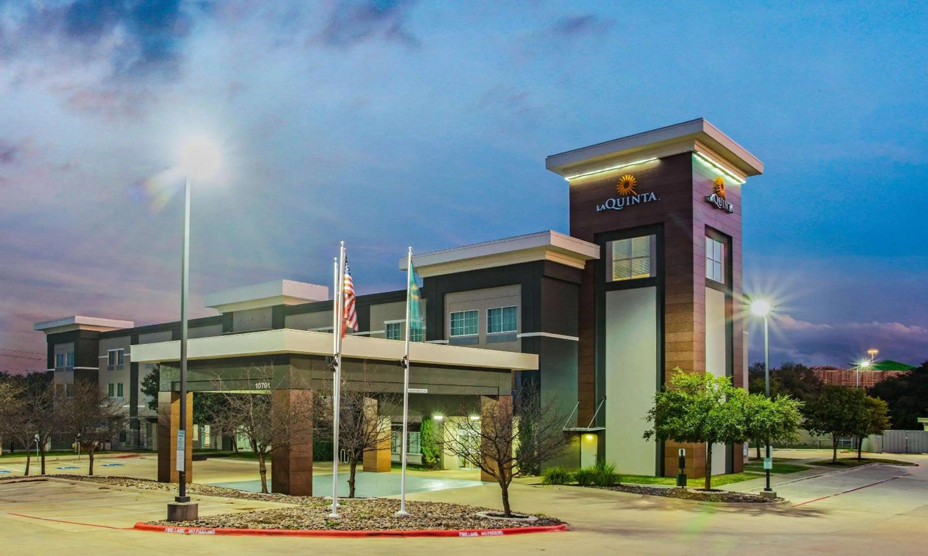 Property building in La Quinta by Wyndham Austin NW/Lakeline Mall