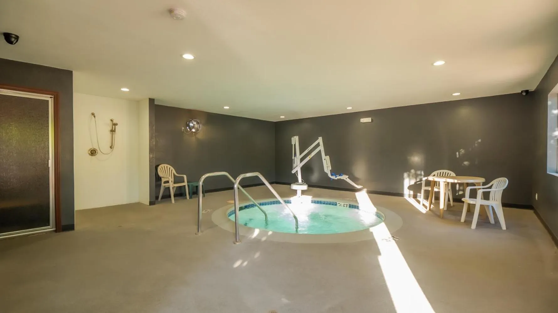 Hot Tub in Rio Del Sol Inn Needles