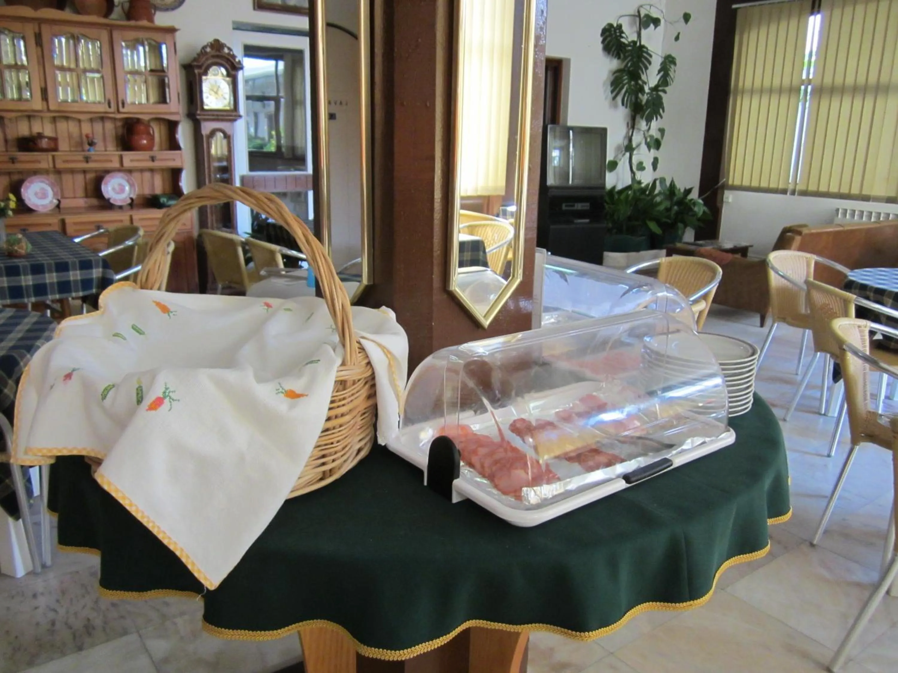 Restaurant/places to eat in Hotel Santa Rita