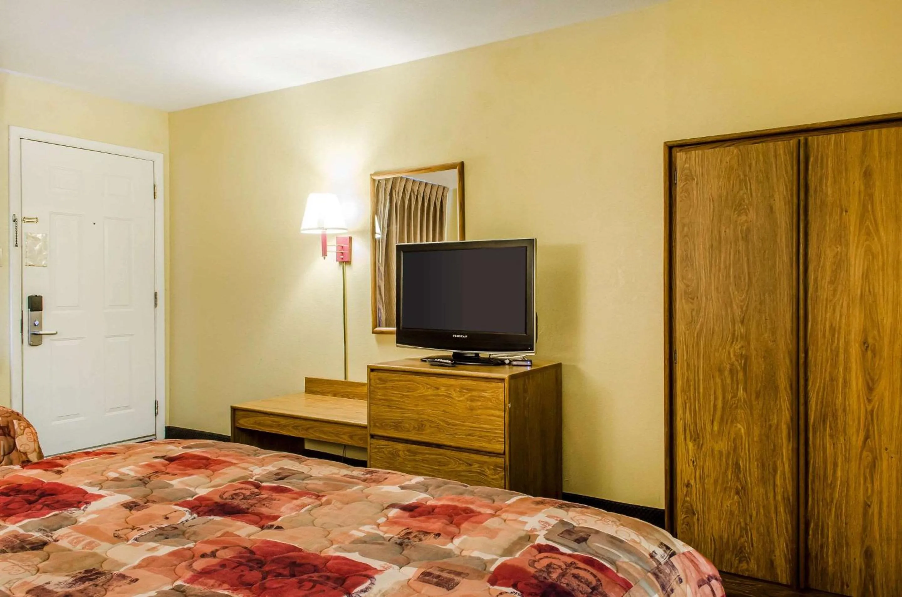 Photo of the whole room, Bed in Relax Inn