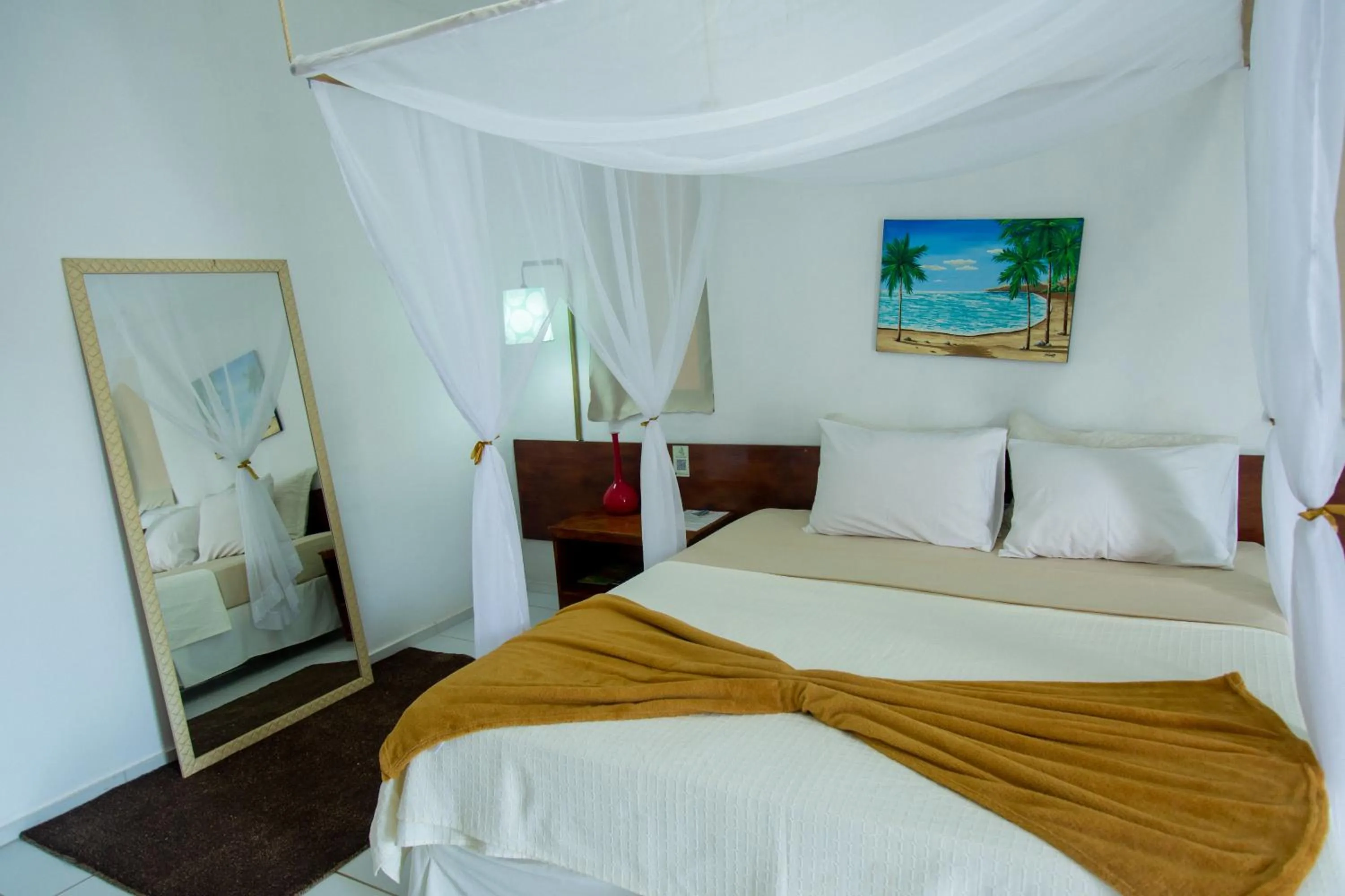 Property building, Bed in Delta Park Hotel