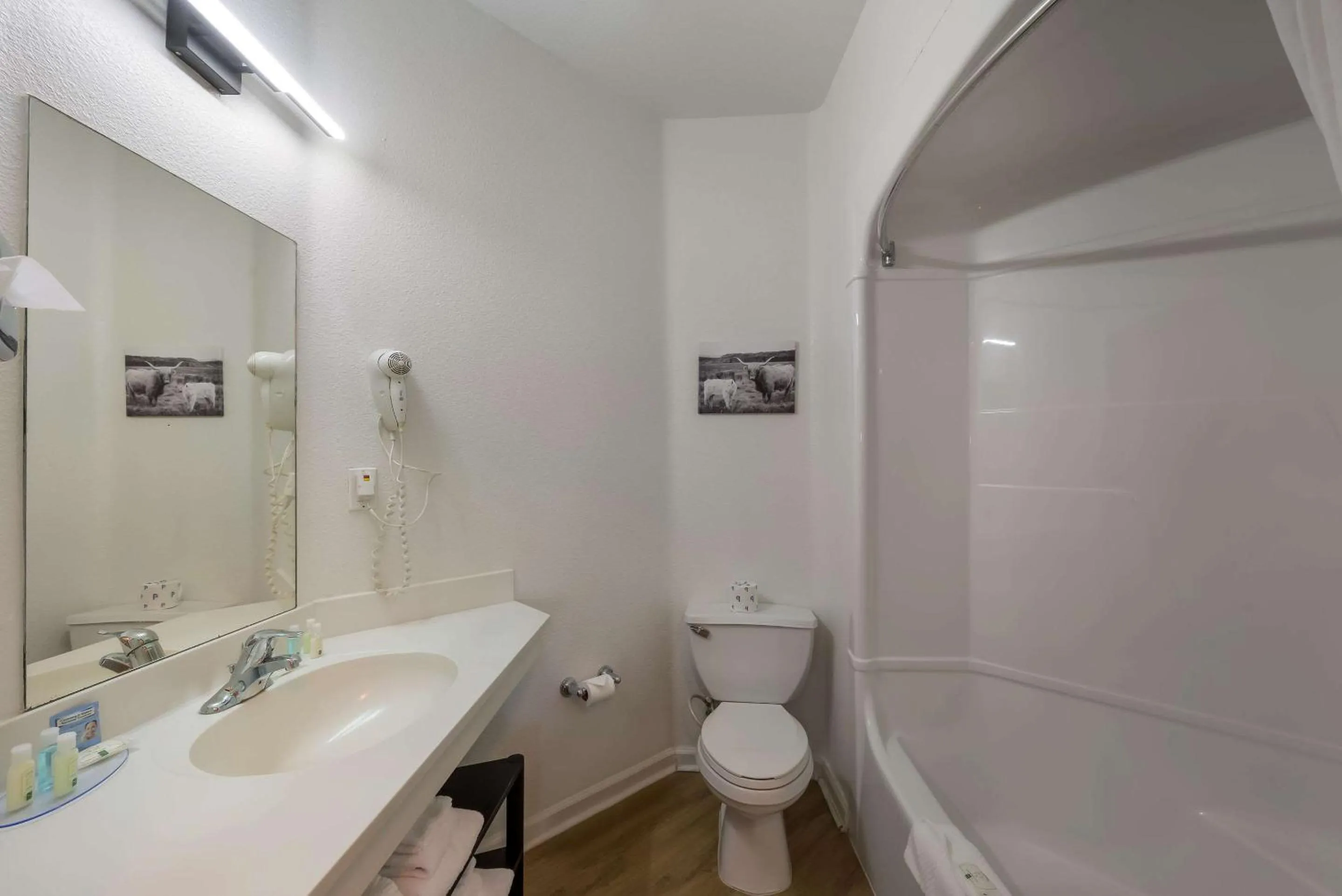 Bathroom in Quality Inn Yuba City-Marysville