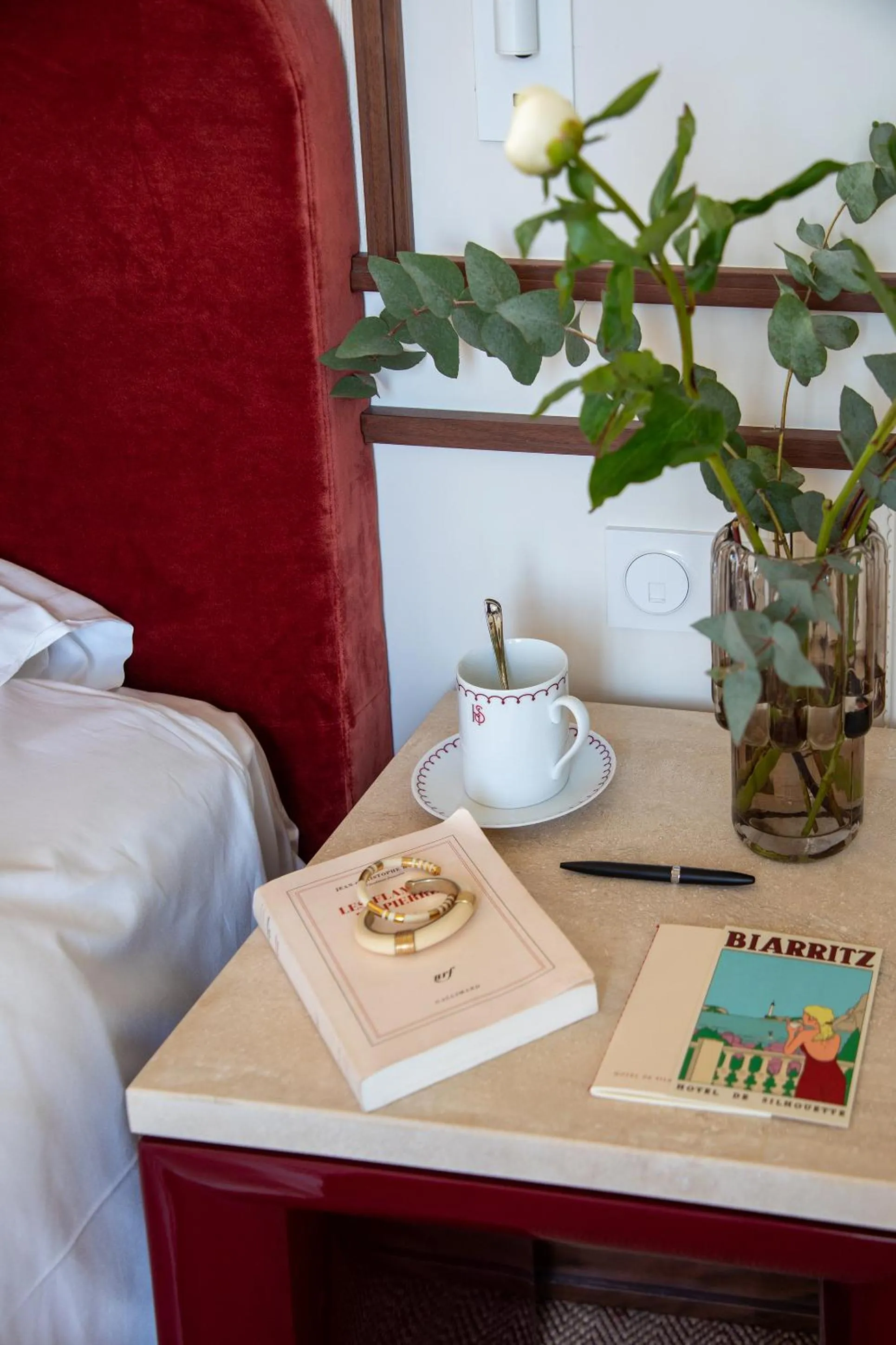 Bed in Hotel de Silhouette