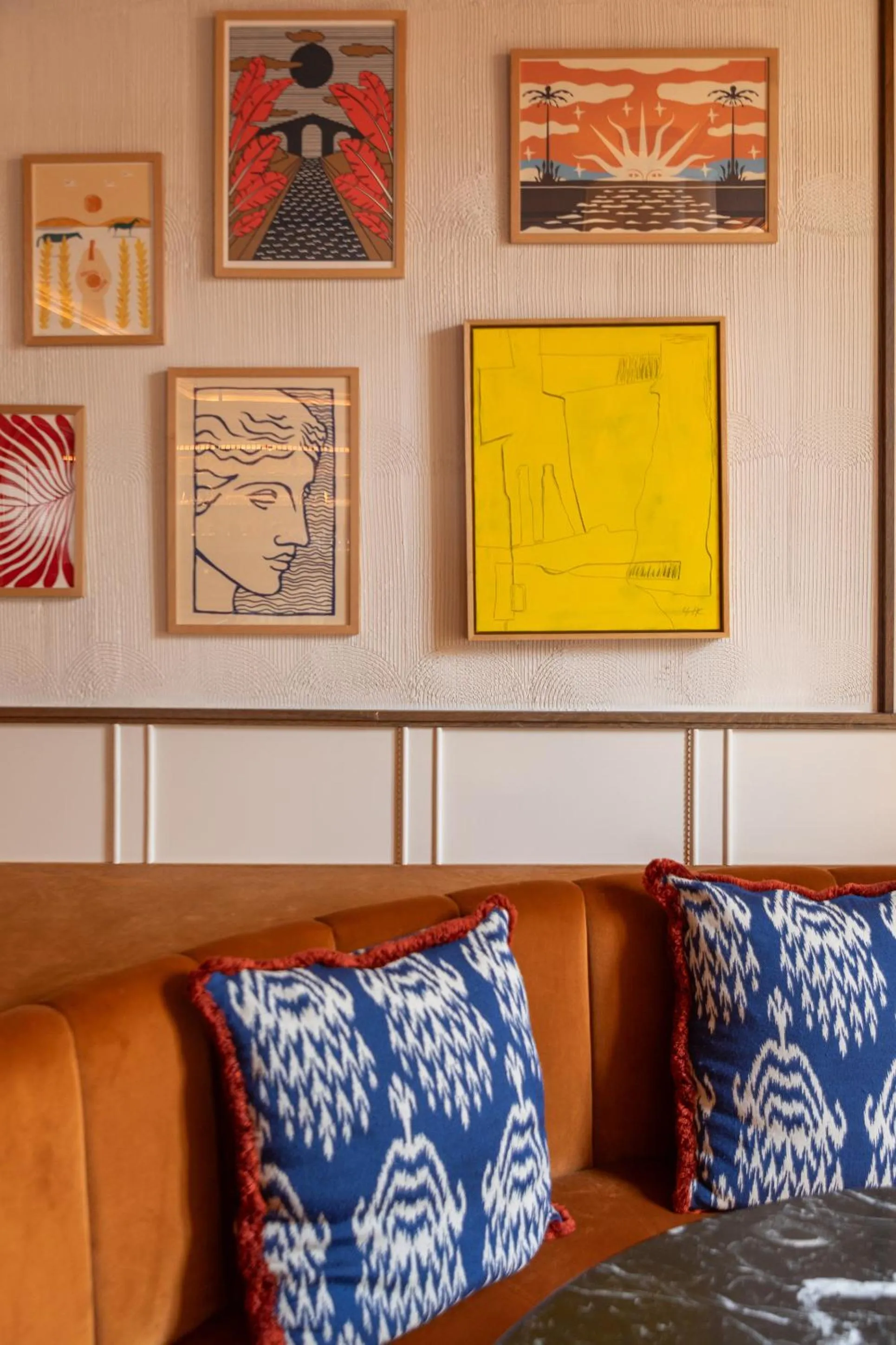 Property building in Hotel de Silhouette