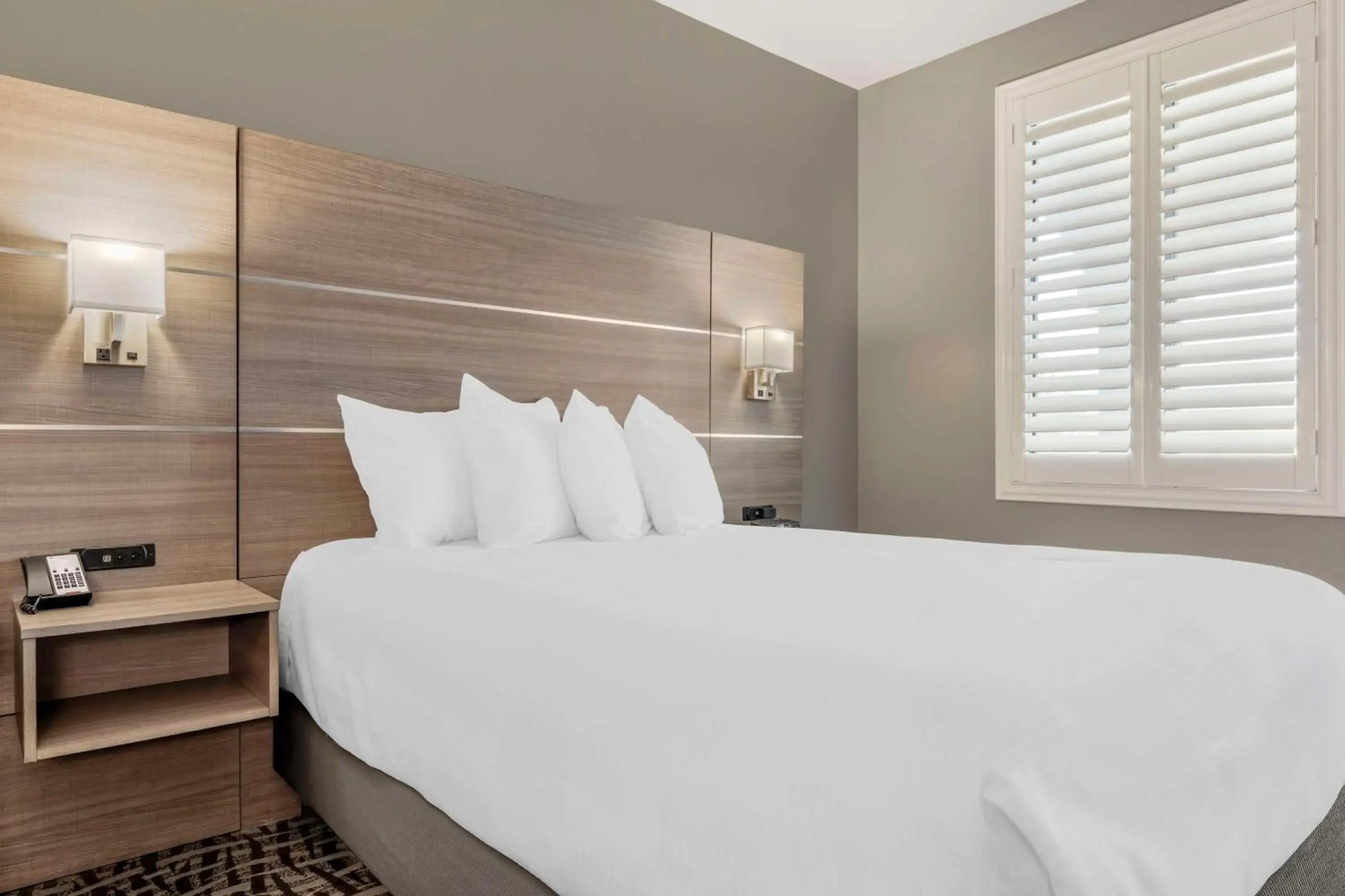 King Suite with Sofa-Bed - Non-Smoking in Best Western Plus Lake Elsinore Inn & Suites King Suite with Sofa-Bed - Non-Smoking in Best Western Plus Lake Elsinore Inn & Suites