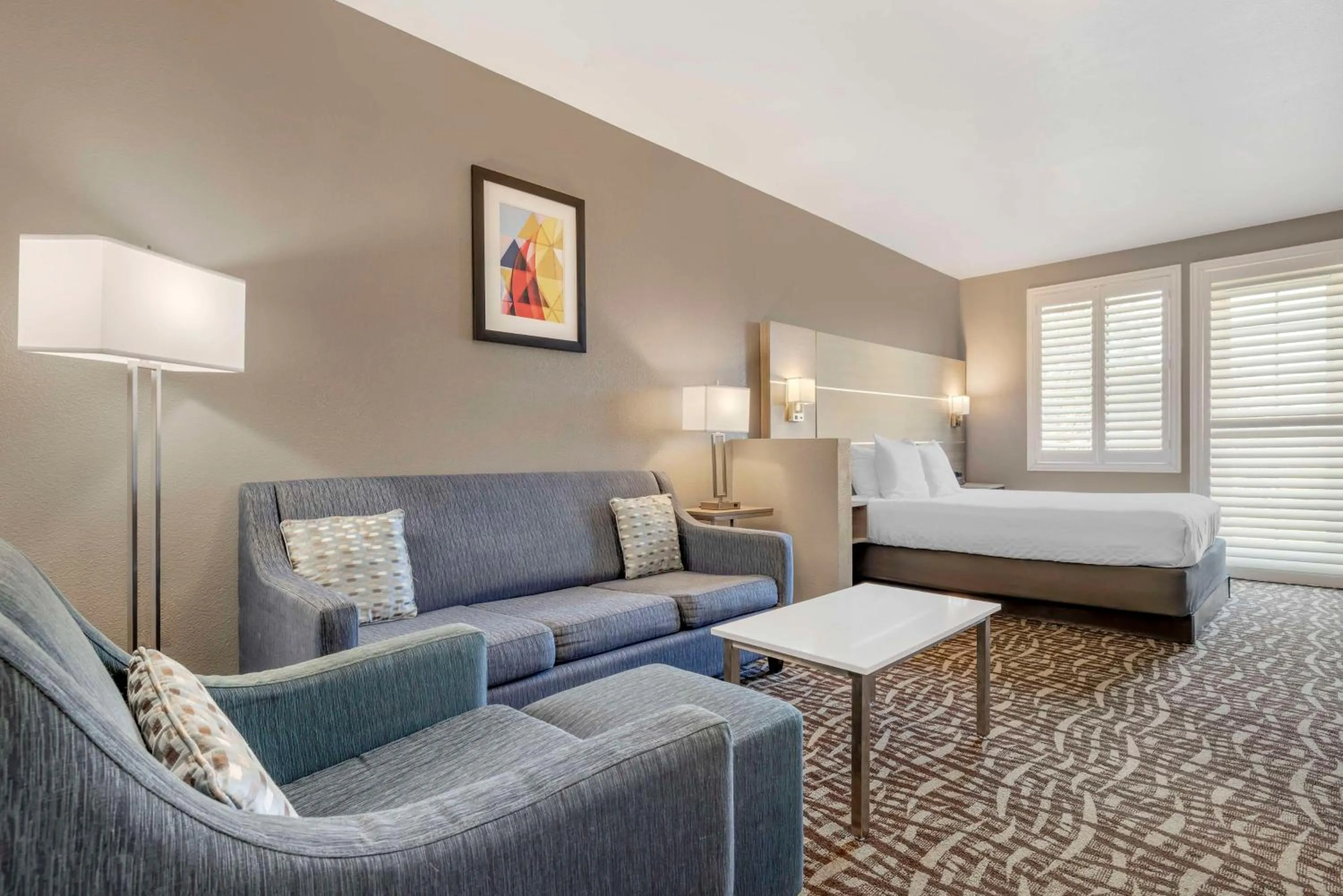 Bedroom in Best Western Plus Lake Elsinore Inn & Suites