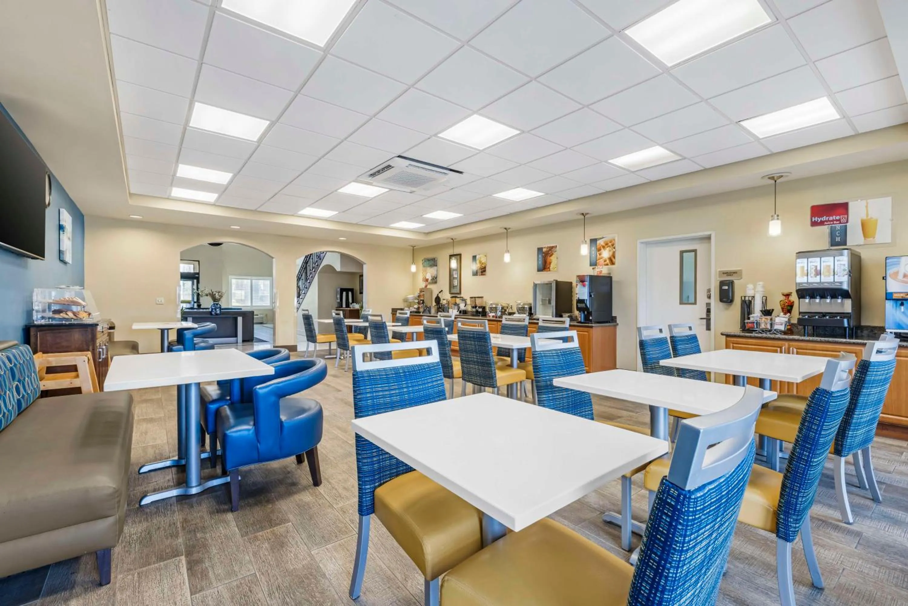 Breakfast in Best Western Plus Lake Elsinore Inn & Suites