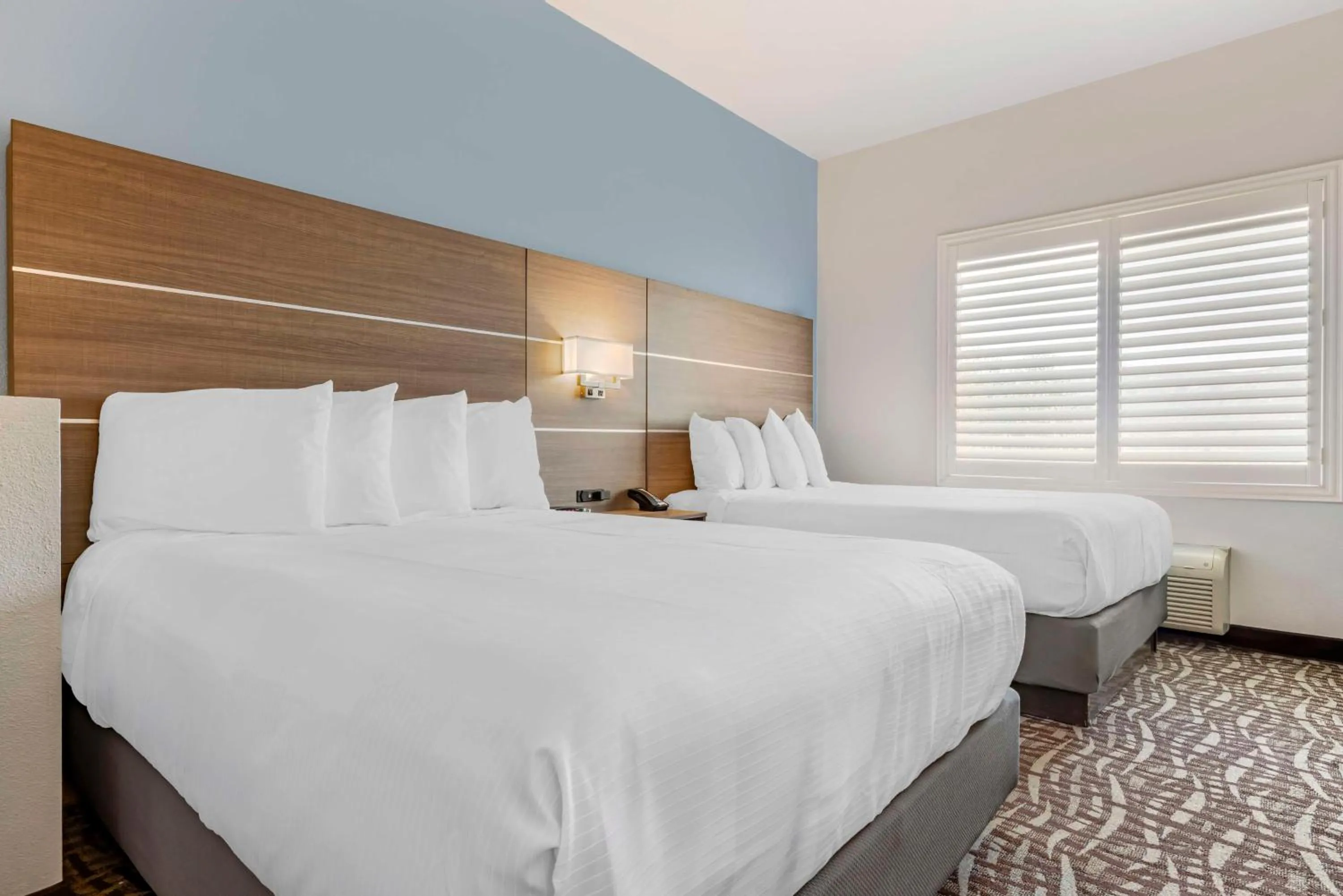 Bedroom, Bed in Best Western Plus Lake Elsinore Inn & Suites