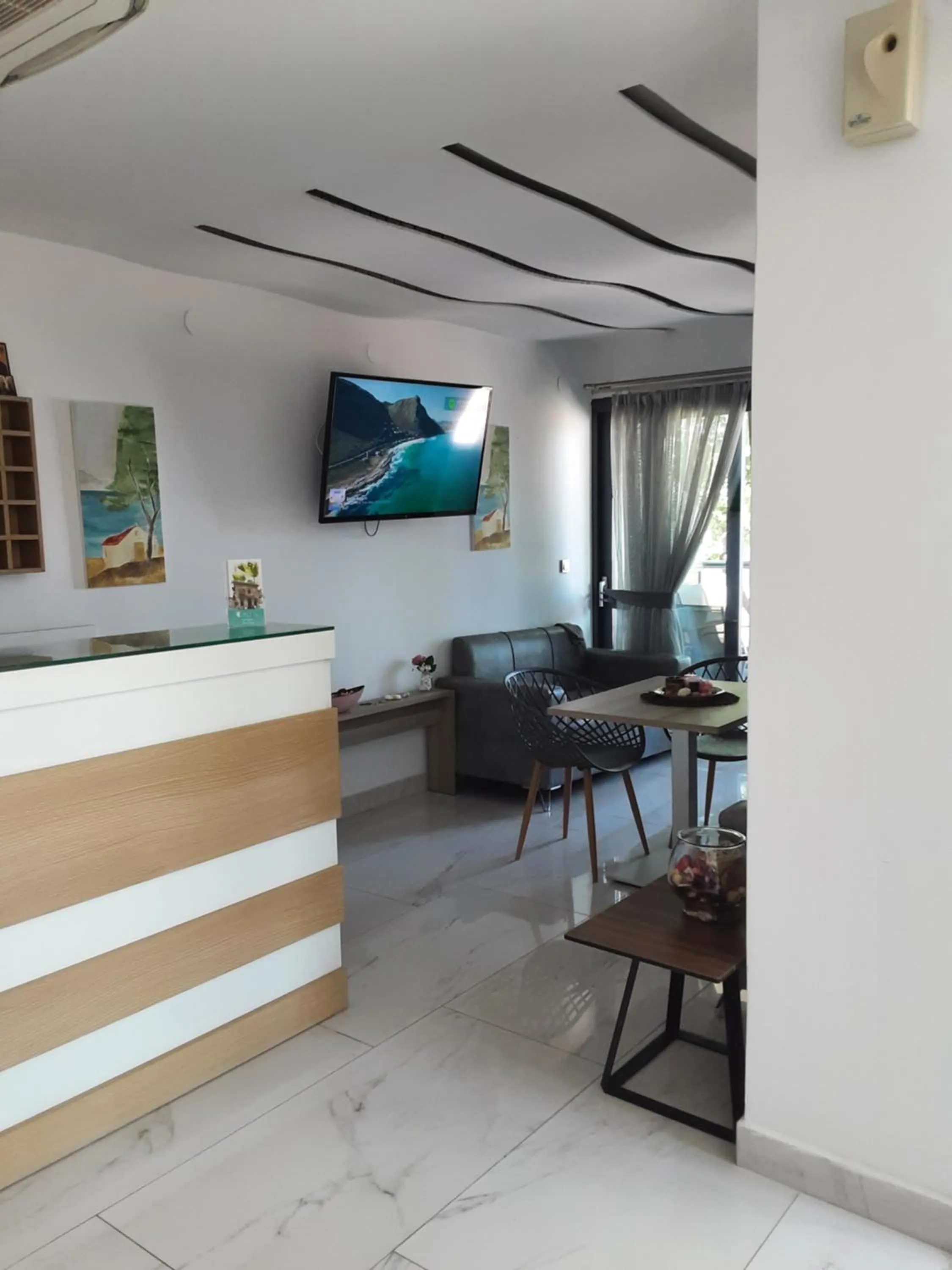 Entertainment in Amalia Rooms Sea View